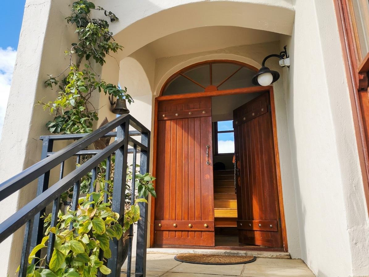Luxury 6 Bedroom Mediterranean Villa