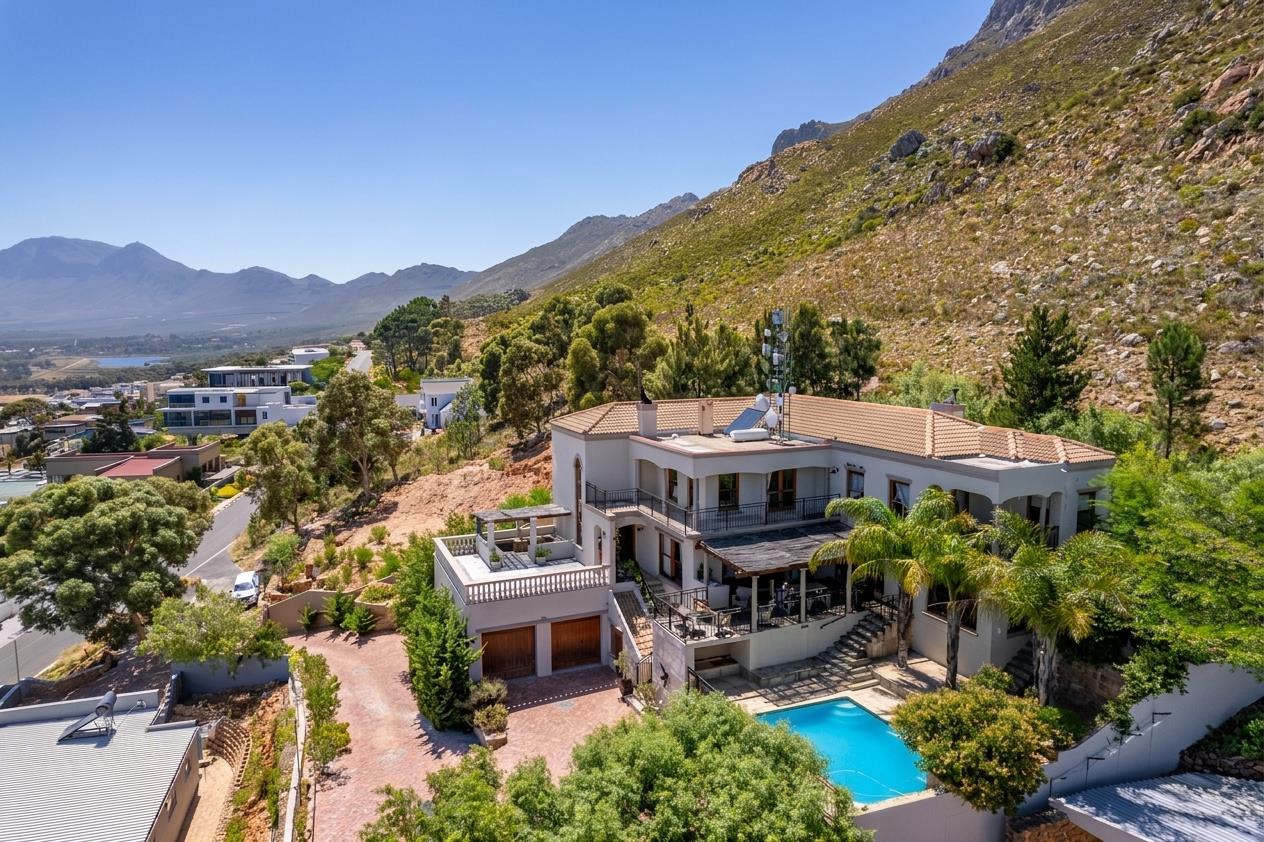 Luxury 6 Bedroom Mediterranean Villa