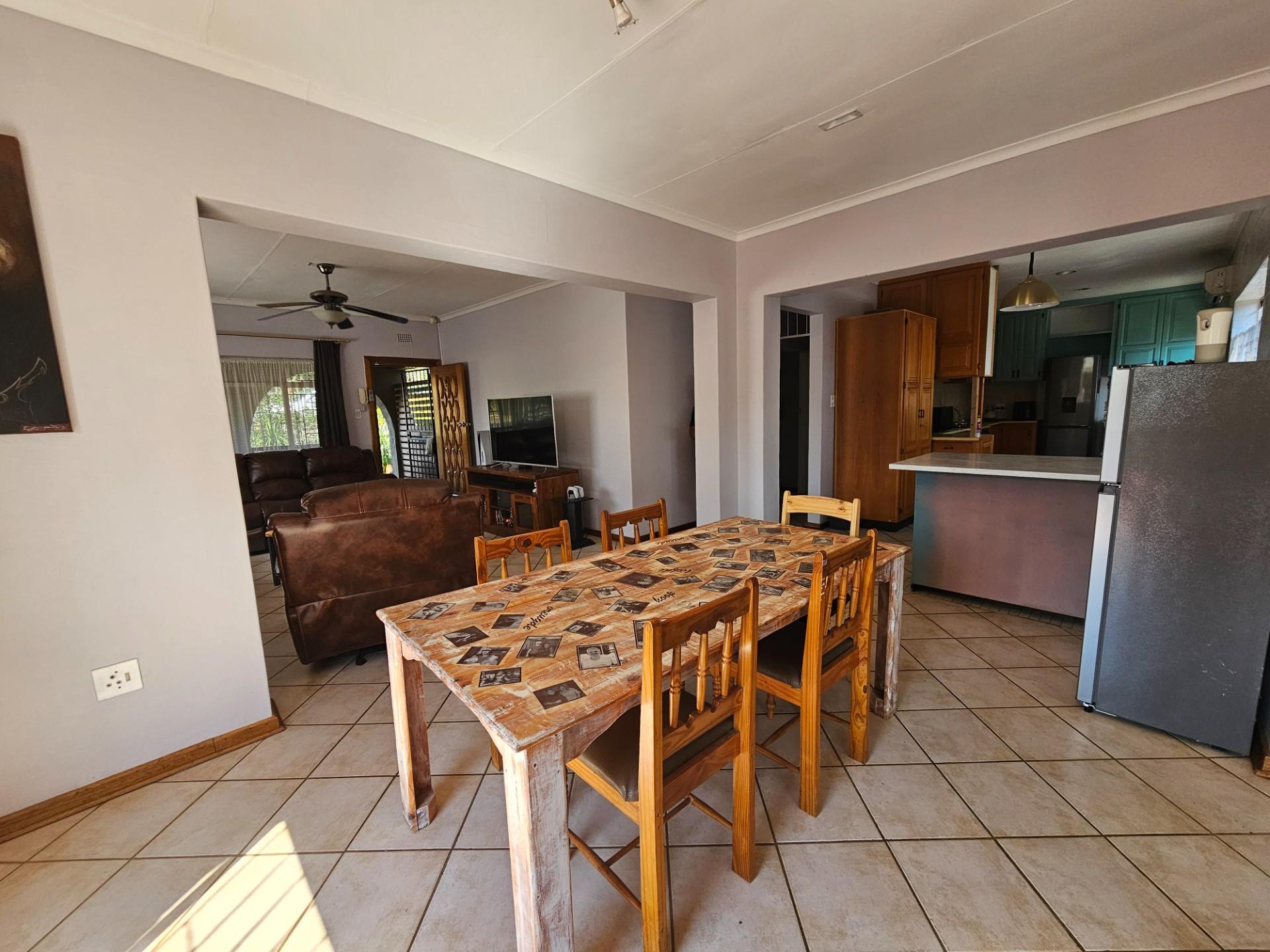 House with flat and pool in Barberton