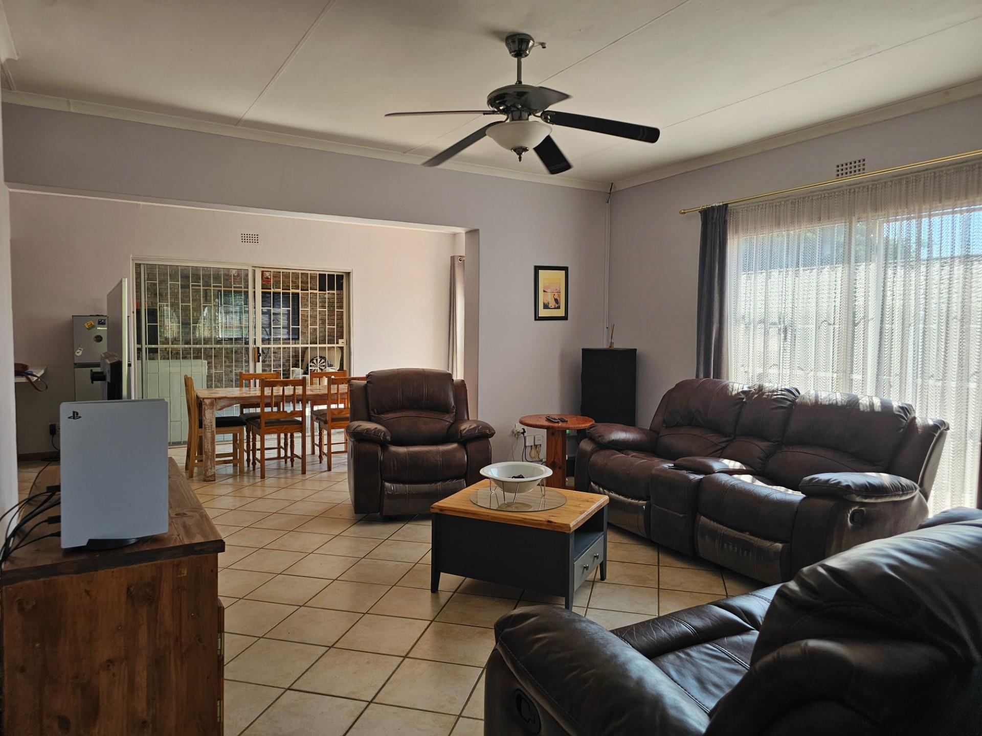 House with flat and pool in Barberton