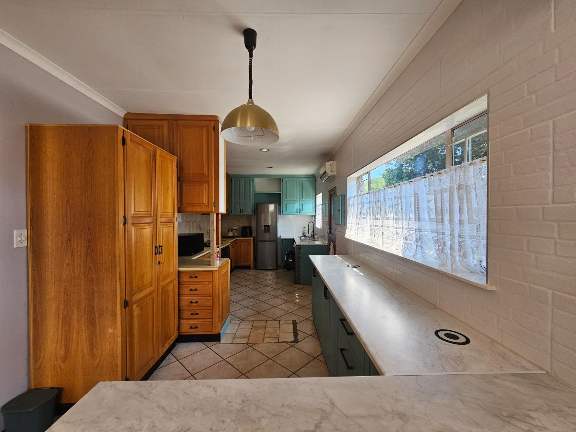 House with flat and pool in Barberton