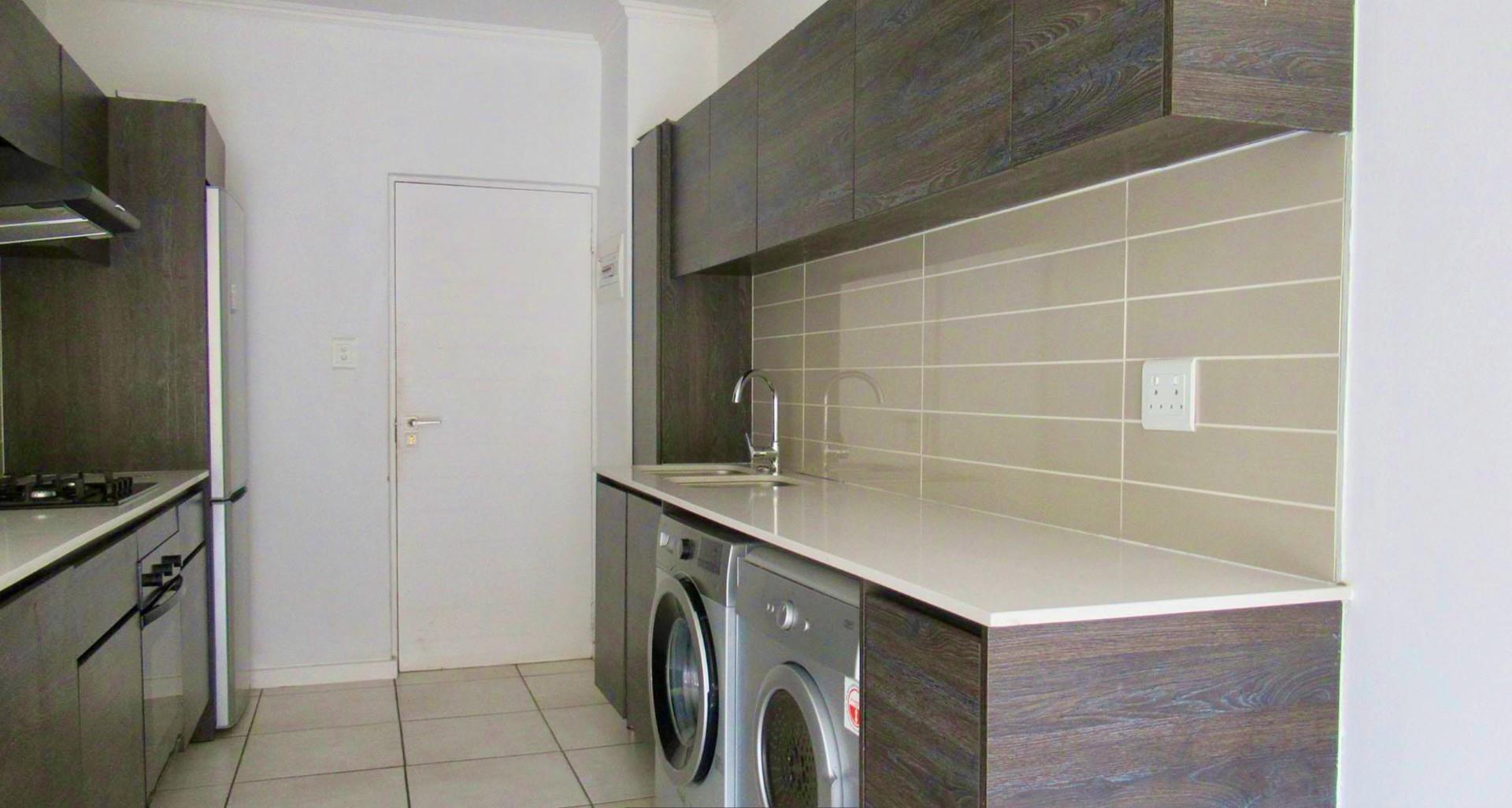 Secure Top-Floor 1-Bedroom Apartment in Balboa Park