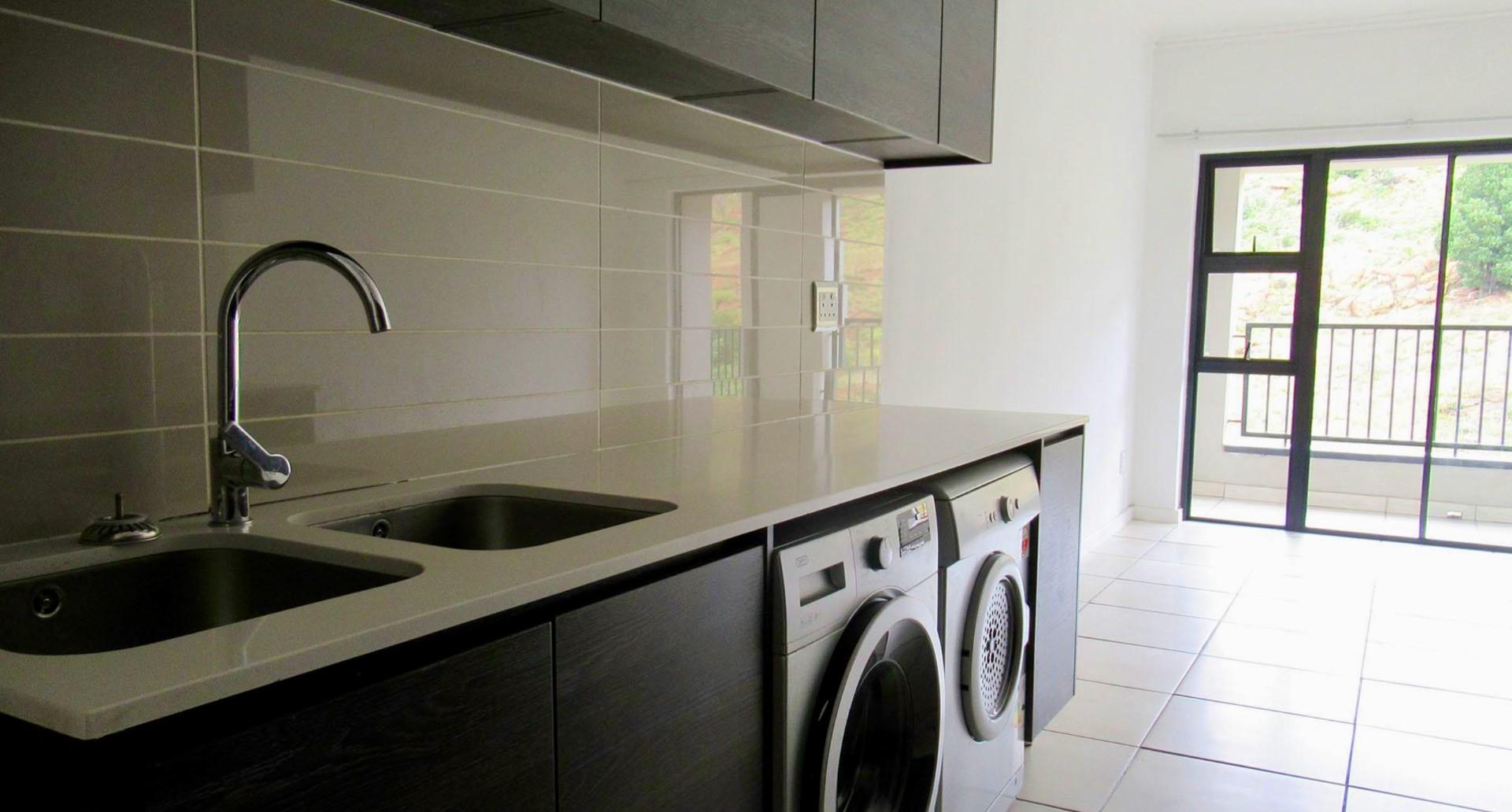 Secure Top-Floor 1-Bedroom Apartment in Balboa Park