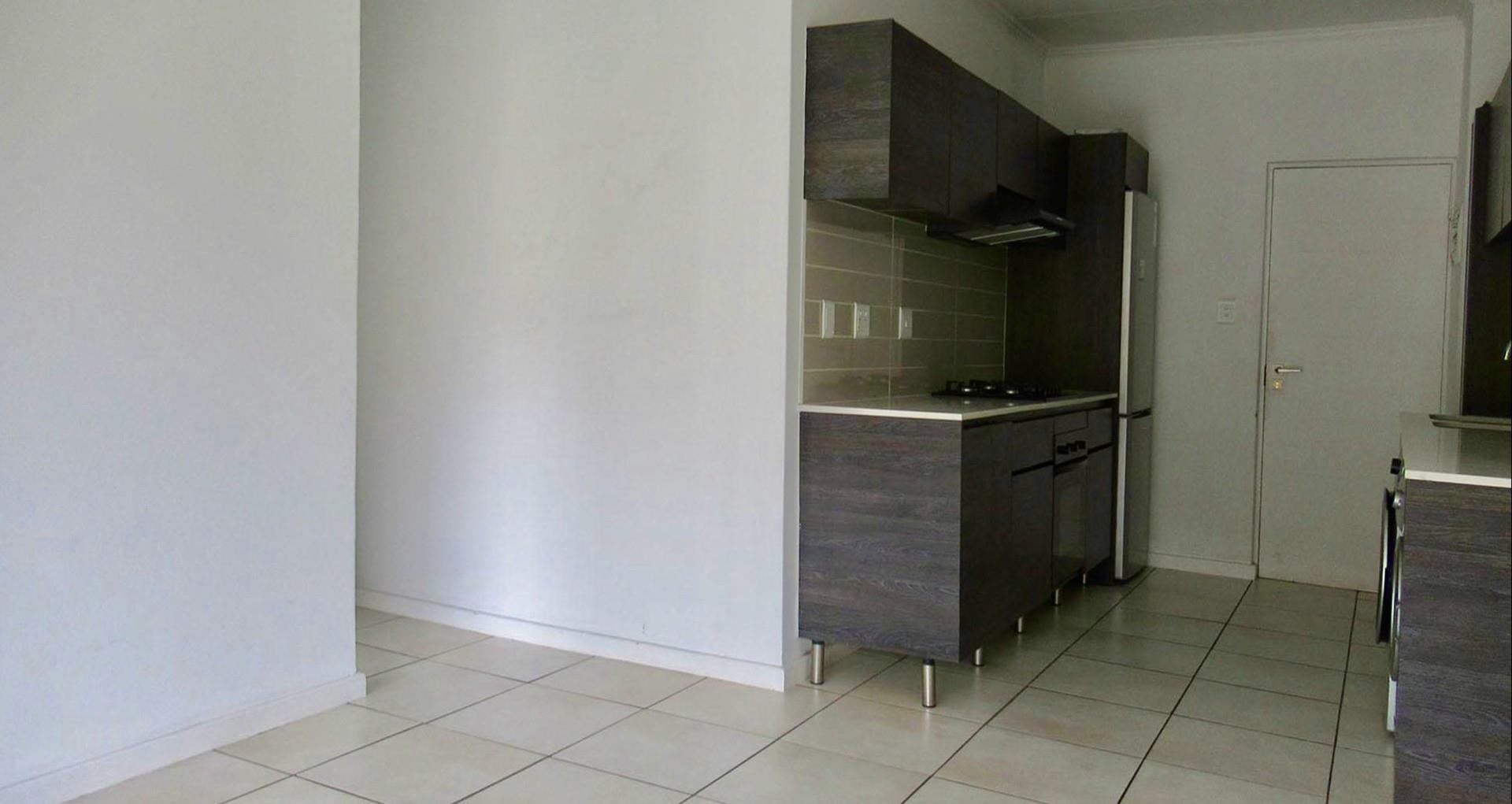 Secure Top-Floor 1-Bedroom Apartment in Balboa Park
