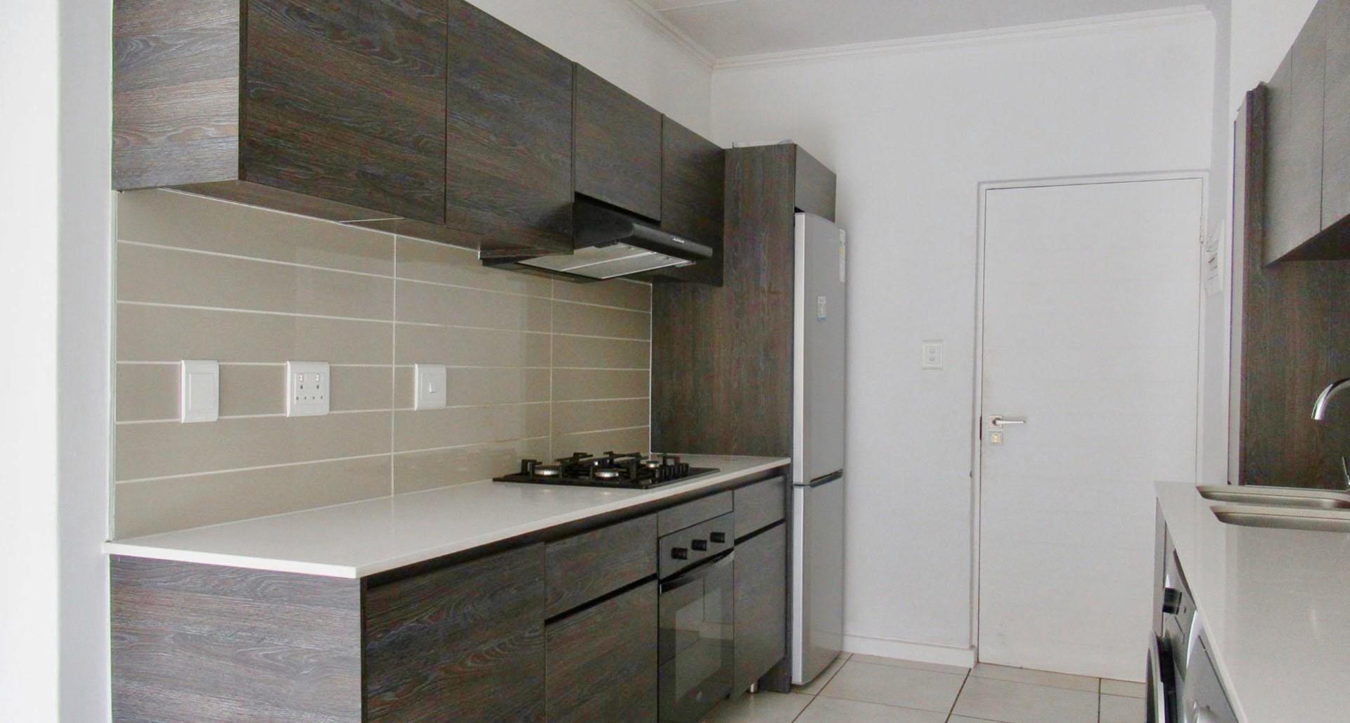 Secure Top-Floor 1-Bedroom Apartment in Balboa Park