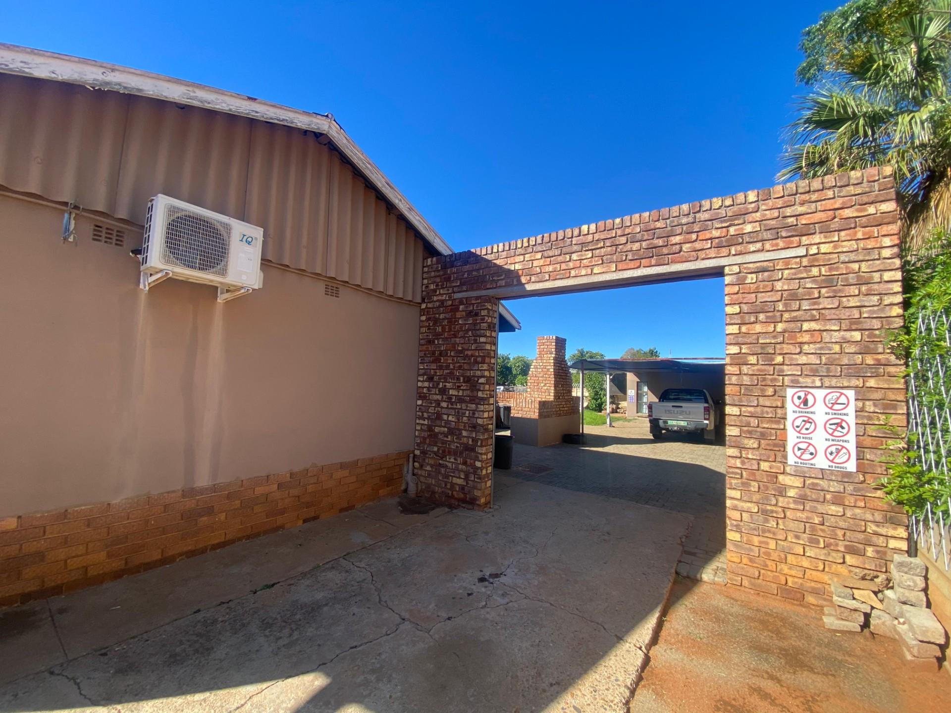 House For Sale in Verwoerdpark, Kimberley