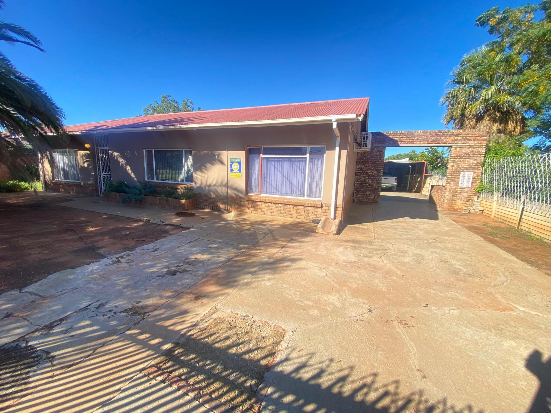 House For Sale in Verwoerdpark, Kimberley