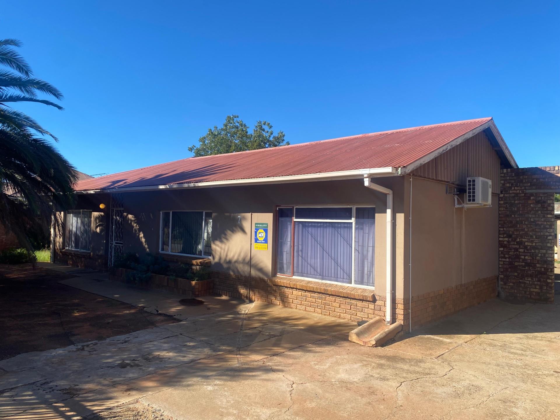 House For Sale in Verwoerdpark, Kimberley