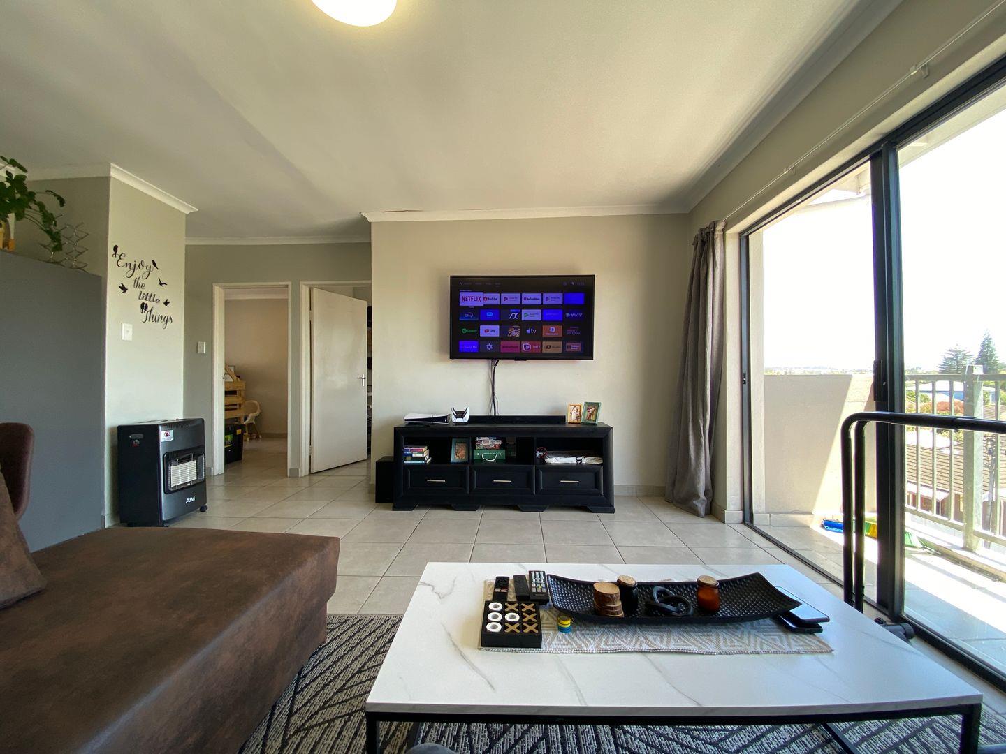 Stylish 2-Bedroom Apartment with Balcony Living in De La Haye, Bellville