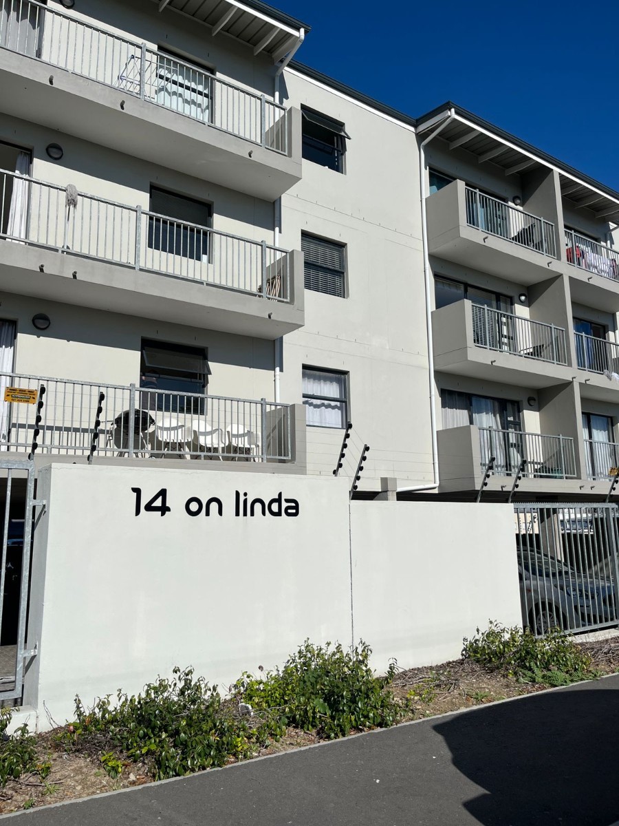 Stylish 2-Bedroom Apartment with Balcony Living in De La Haye, Bellville