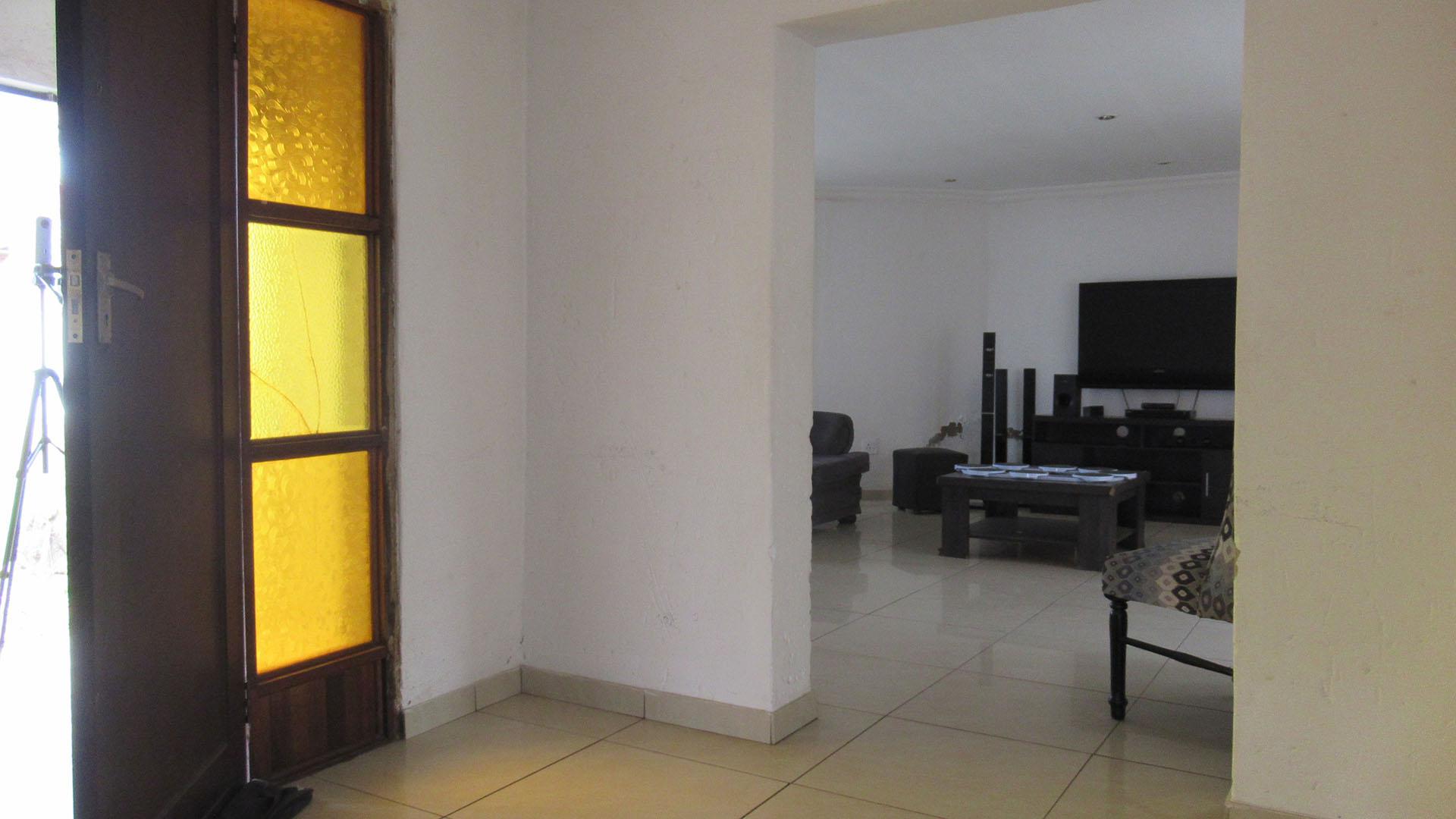 The Ultimate Value Play: Massive 3-Bedroom Fixer-Upper in Prime Mondeor