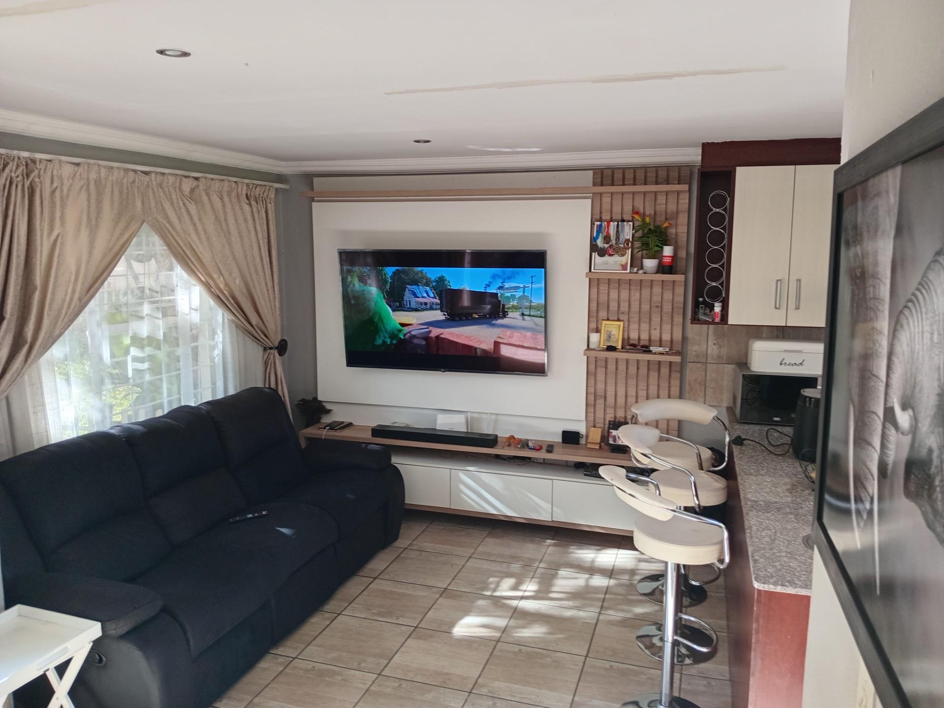 Townhouse For Sale in Rembrandt Ridge, Johannesburg