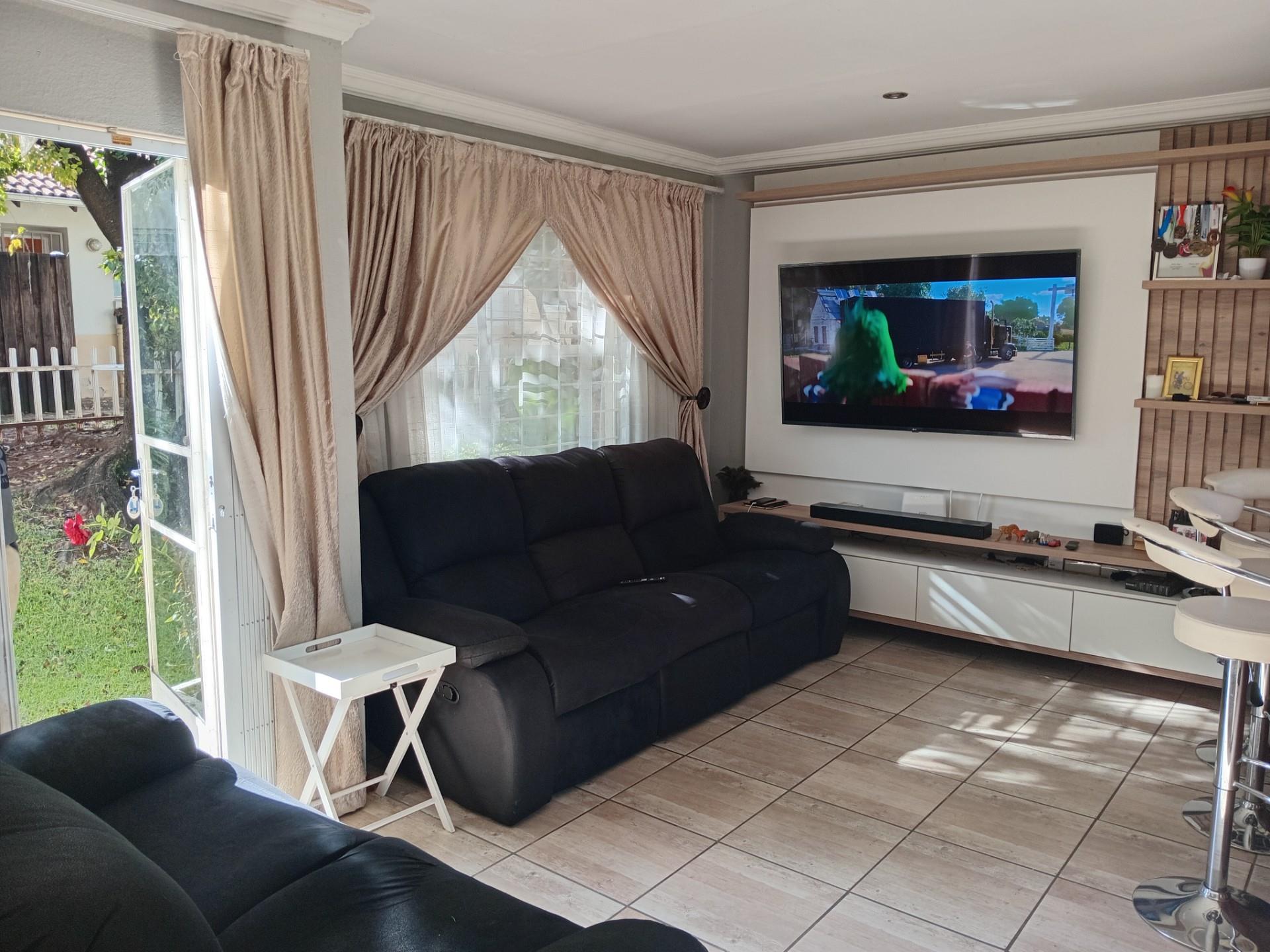 Townhouse For Sale in Rembrandt Ridge, Johannesburg