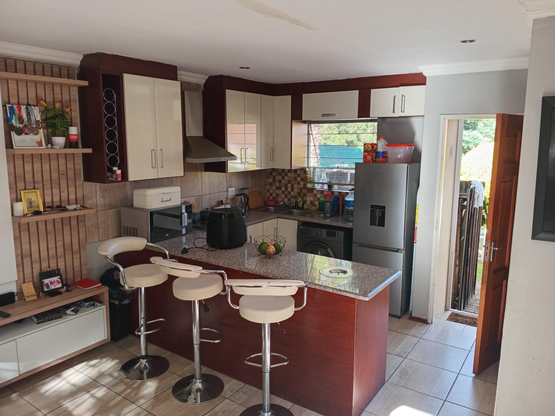 Townhouse For Sale in Rembrandt Ridge, Johannesburg