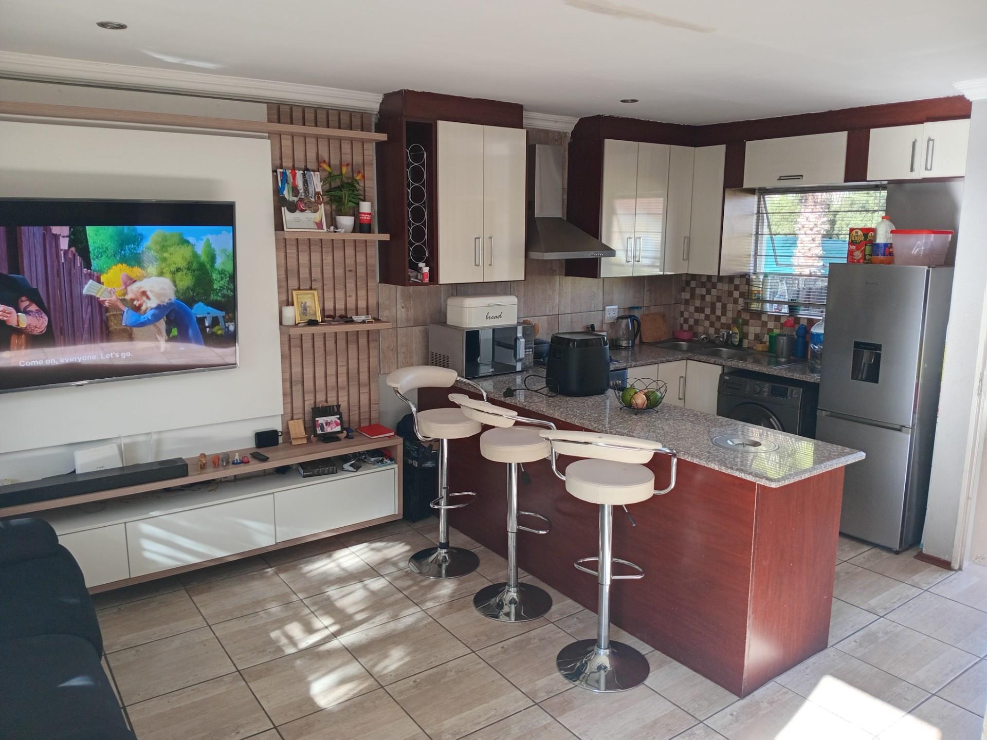 Townhouse For Sale in Rembrandt Ridge, Johannesburg