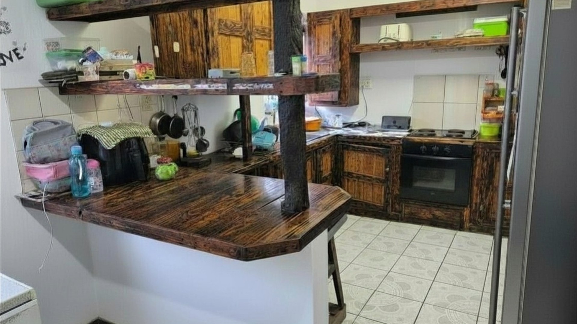 SPACIOUS FAMILY HOME WITH MODERN INCOME-GENERATING OUTBUILDING!