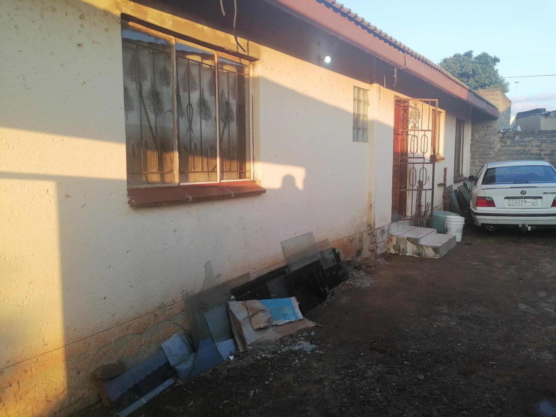 House For Sale in Tembisa Central, Tembisa