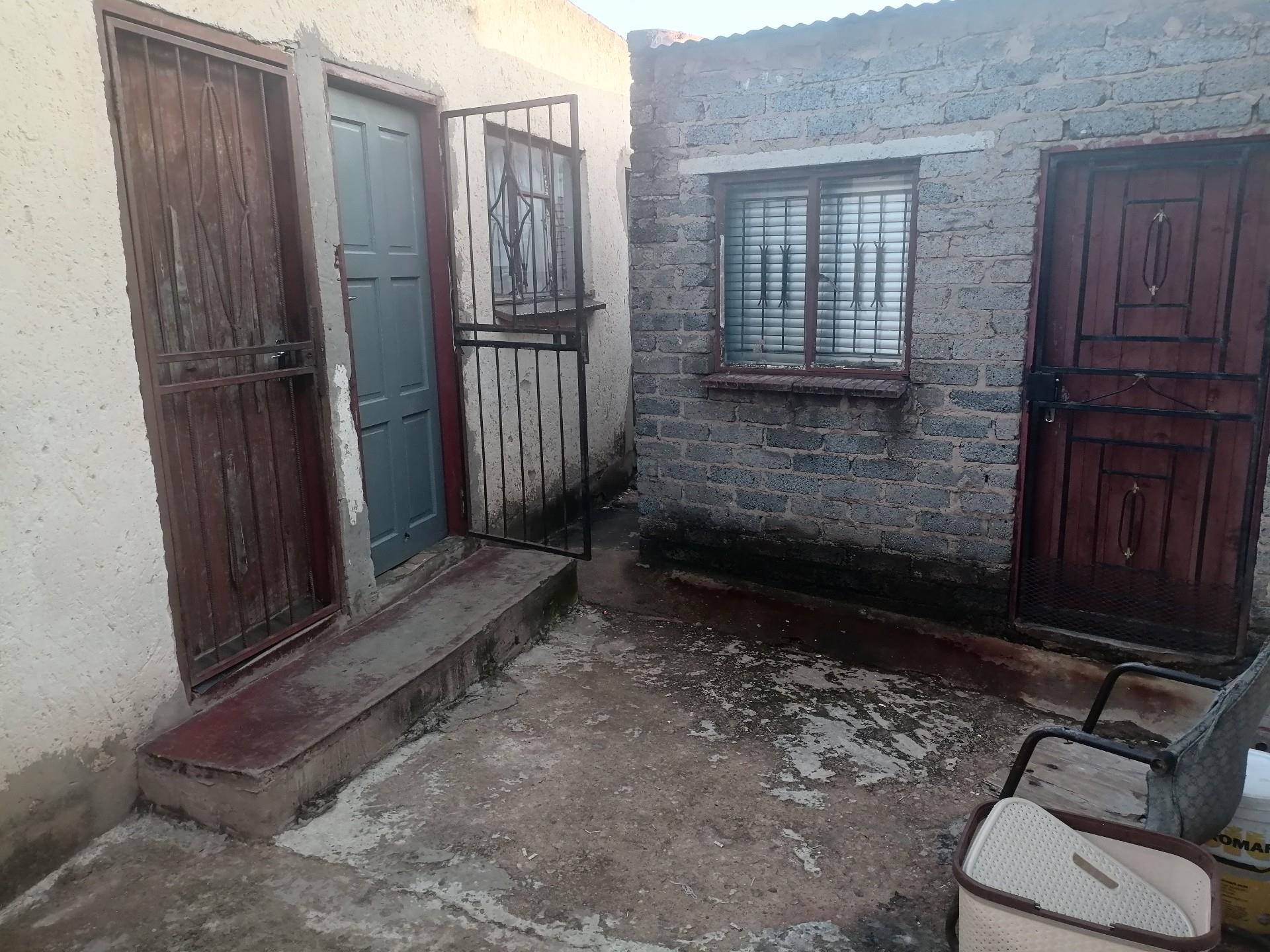 House For Sale in Tembisa Central, Tembisa