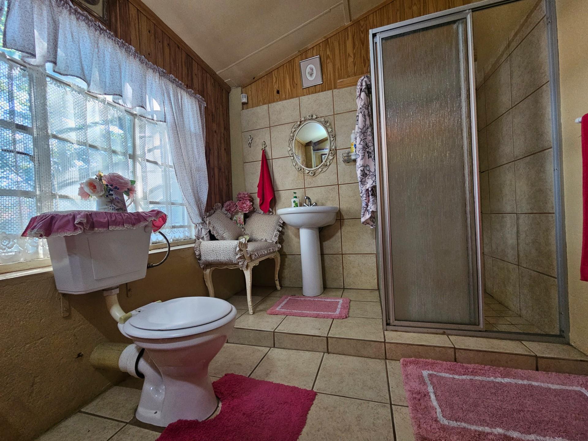 House for sale in Barberton, 842 m²
