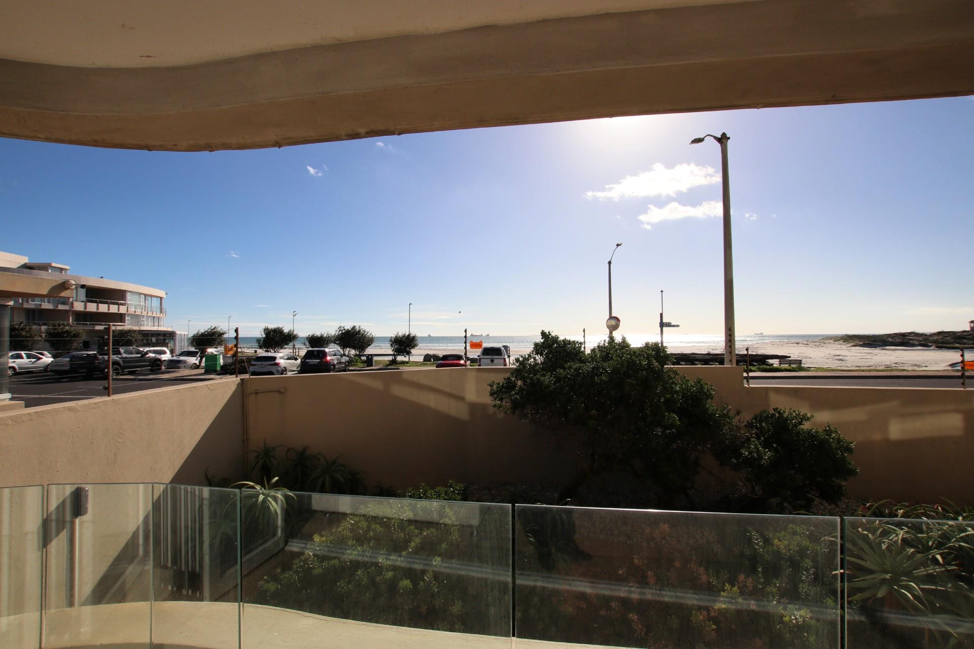 Apartment To Rent in Lagoon Beach, Milnerton