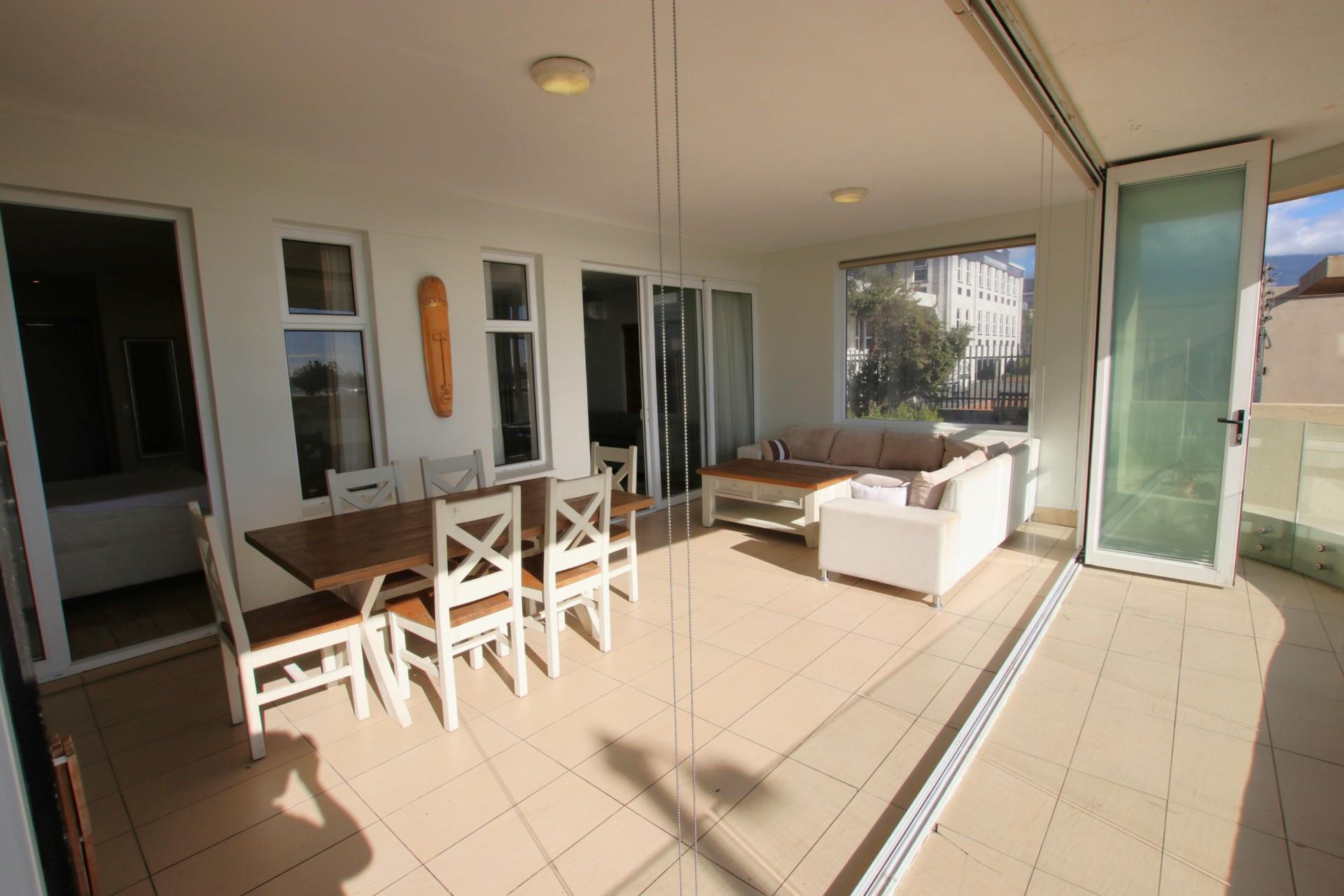 Apartment To Rent in Lagoon Beach, Milnerton