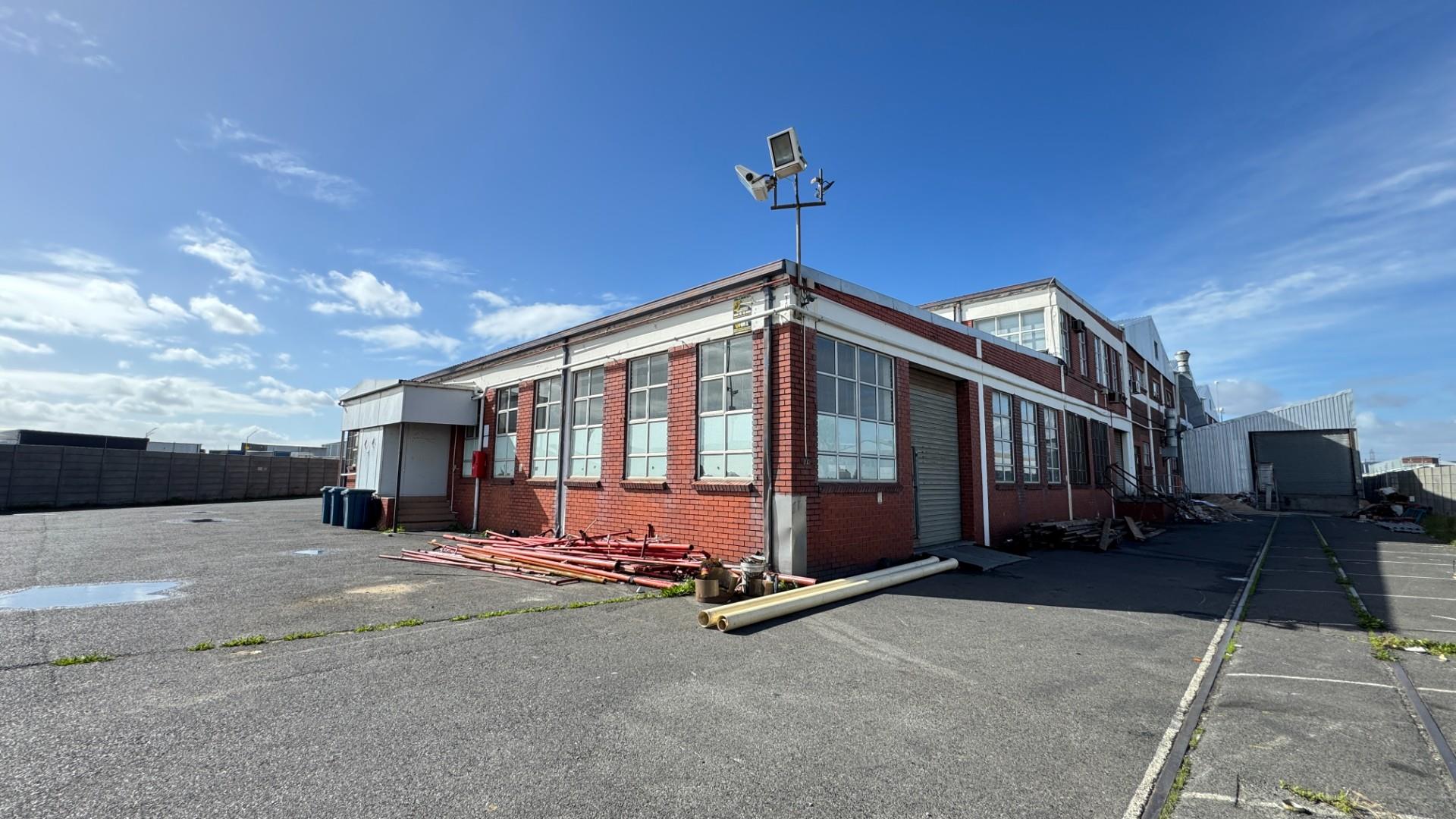 1,400m² Commercial Property To Let in Epping Industrial, Cape Town.