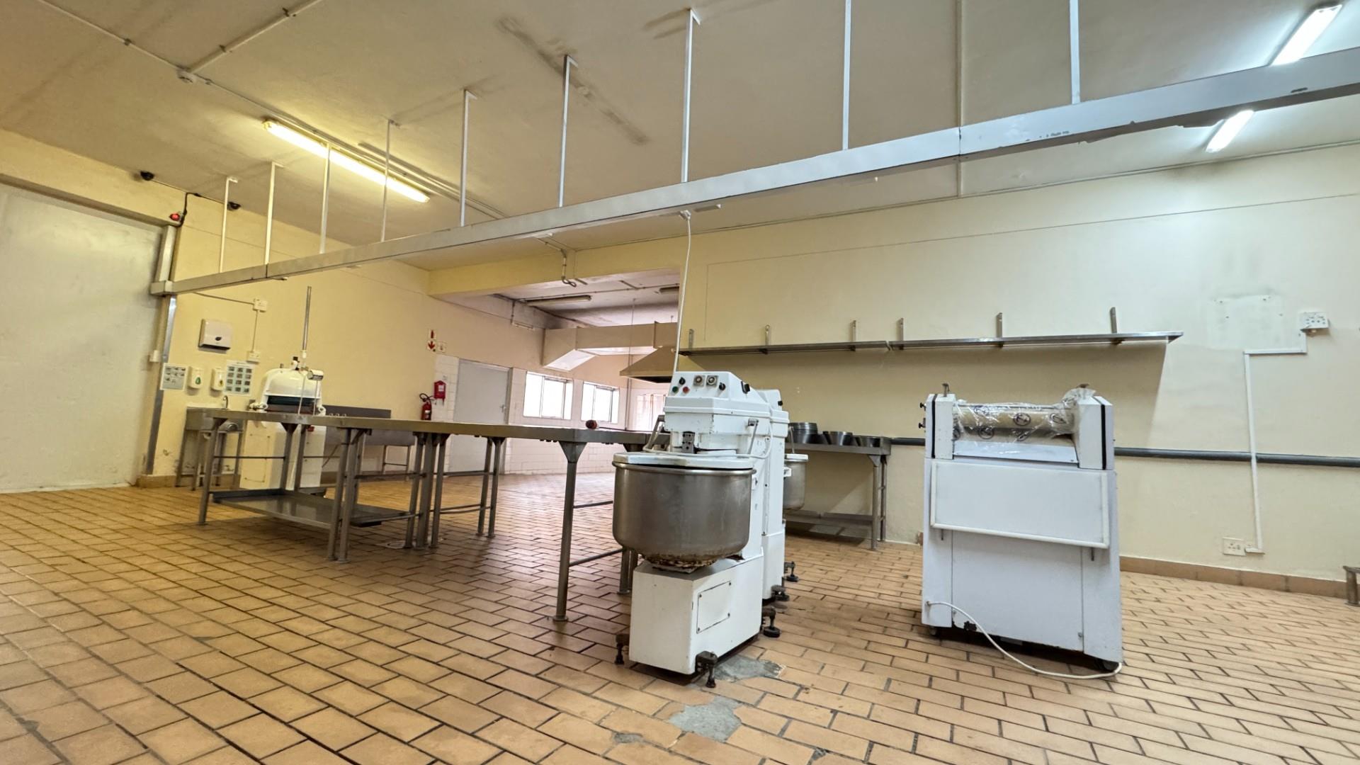 1,400m² Commercial Property To Let in Epping Industrial, Cape Town.