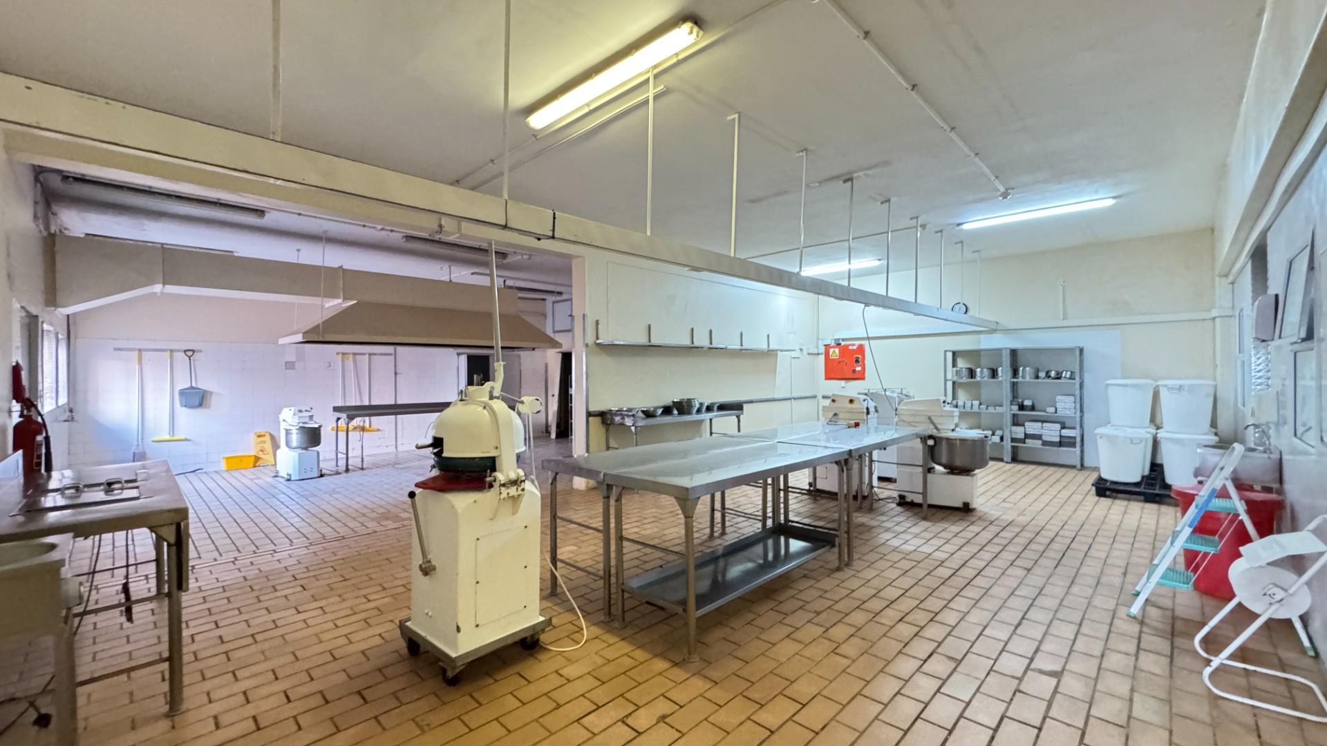 1,400m² Commercial Property To Let in Epping Industrial, Cape Town.