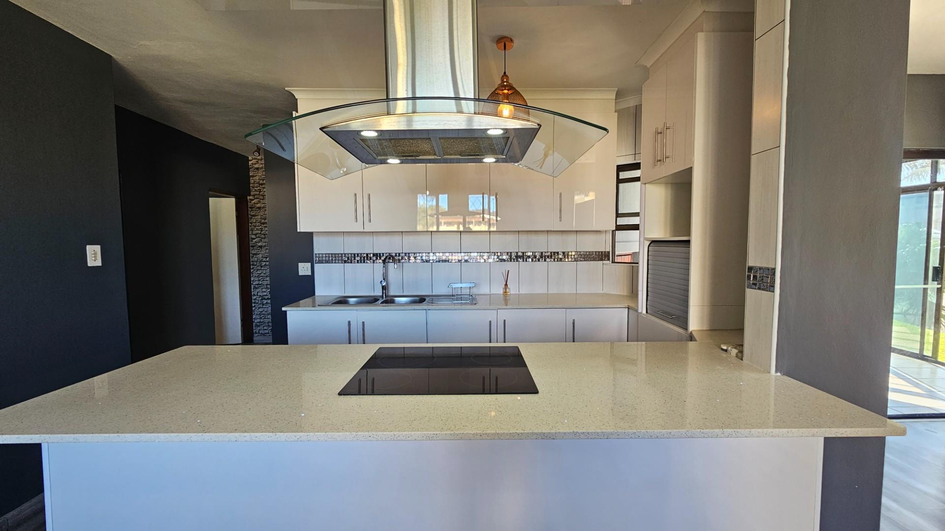 Stylish Coastal Apartment with Beach Access in Shelly Beach