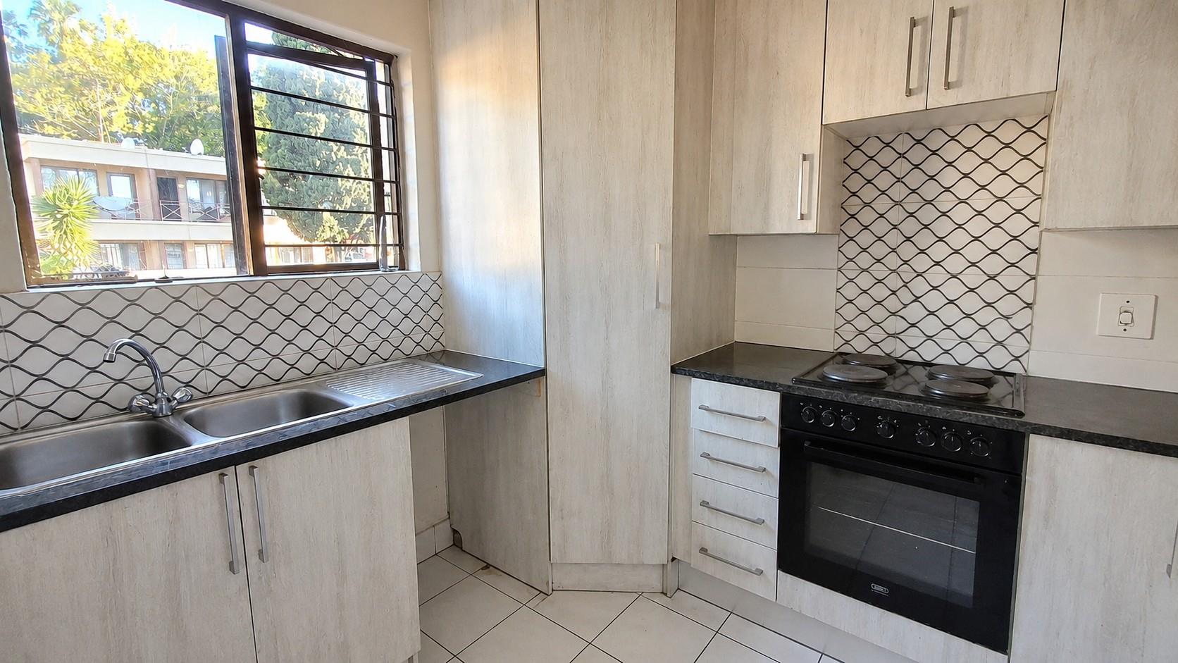 Neat 2 Bedroom Apartment in Secure Ferndale Complex