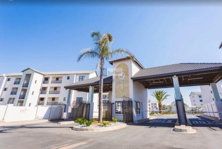 Apartment For Sale in Carlswald, Midrand