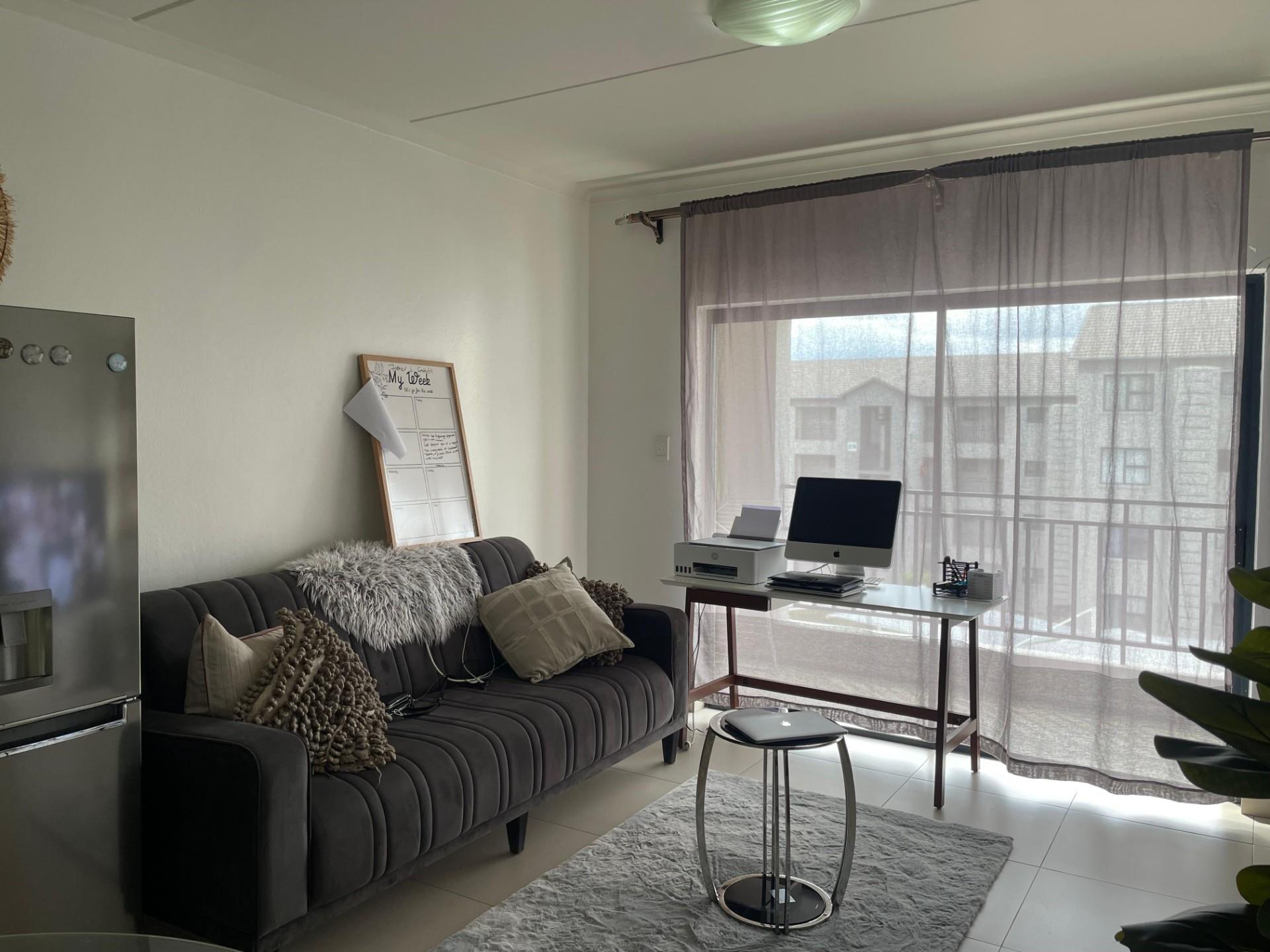 Apartment For Sale in Carlswald, Midrand