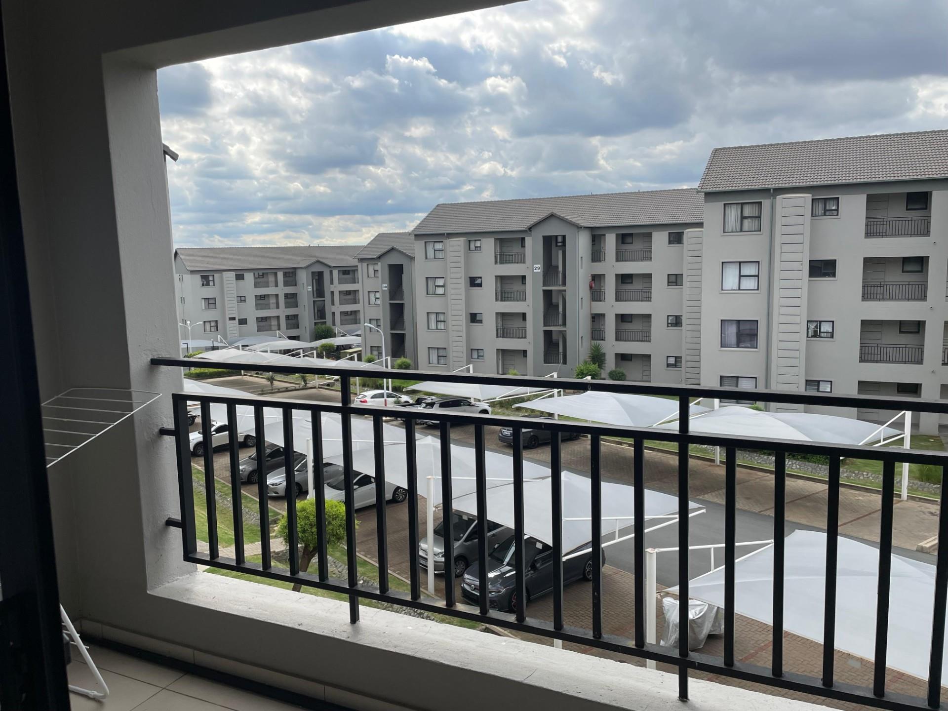 Apartment For Sale in Carlswald, Midrand