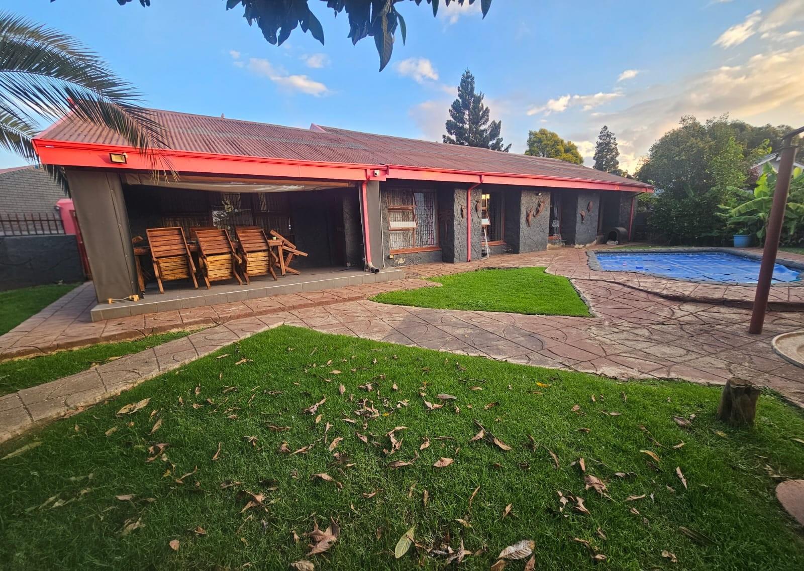 Spacious 4-Bedroom Family Home with 2 Income-Generating Flatlets in Leraatsfontein, Witbank for sale