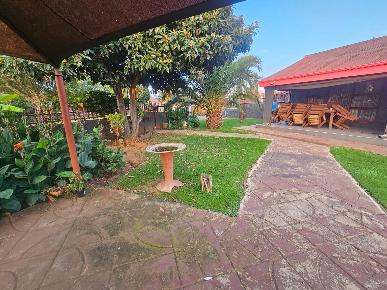Spacious 4-Bedroom Family Home with 2 Income-Generating Flatlets in Leraatsfontein, Witbank for sale