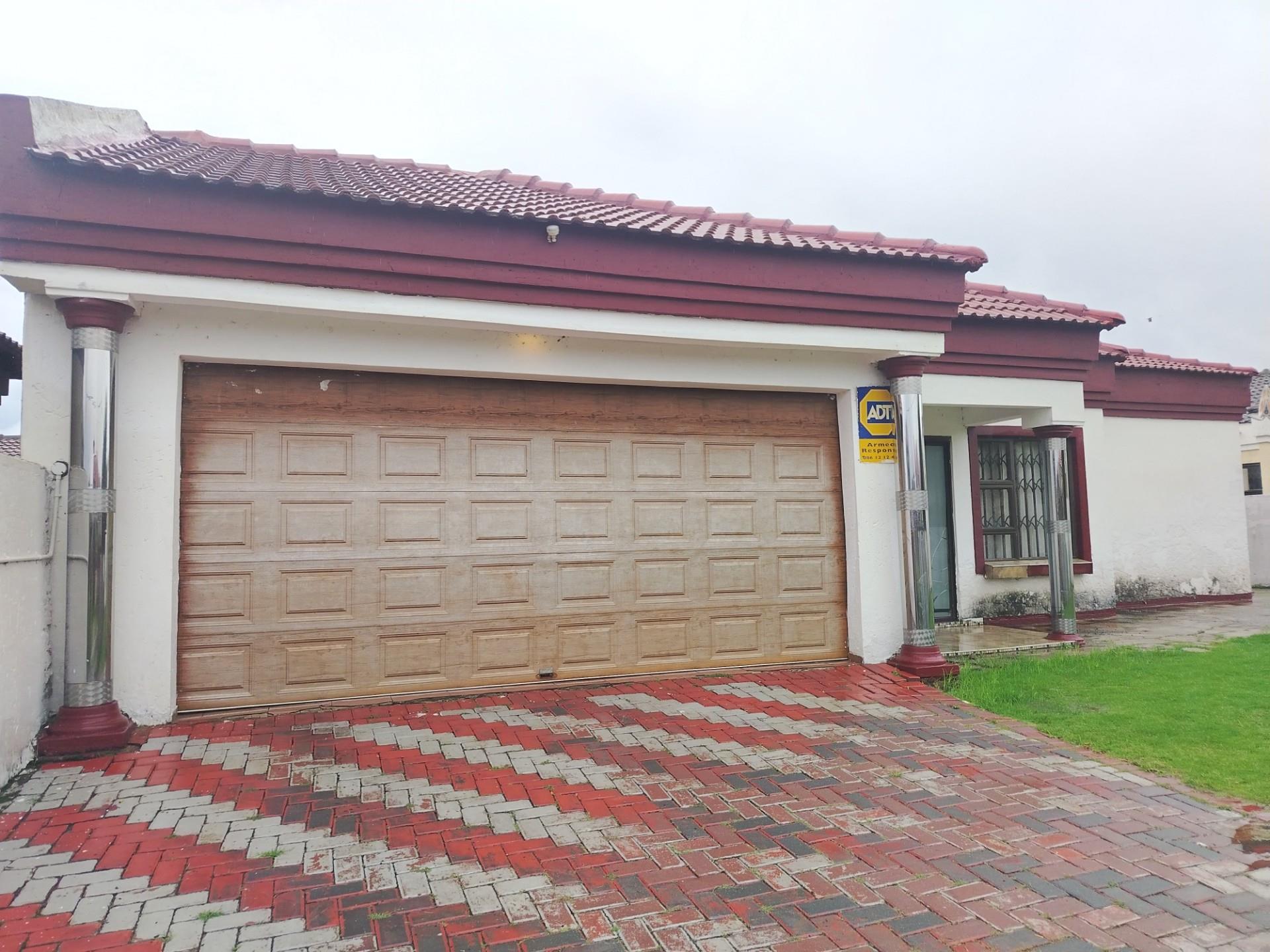 Three Bedroom House Golden Gardens