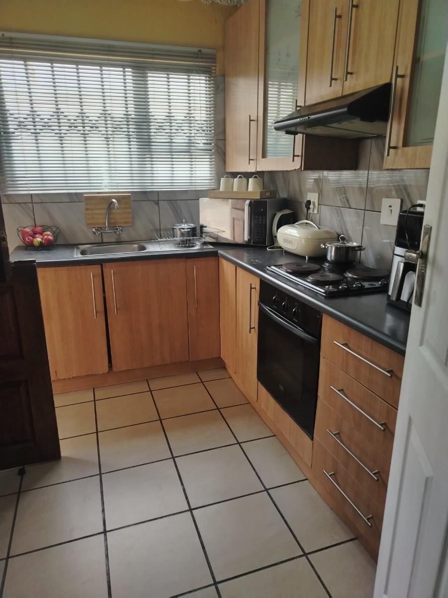 Three Bedroom House Golden Gardens