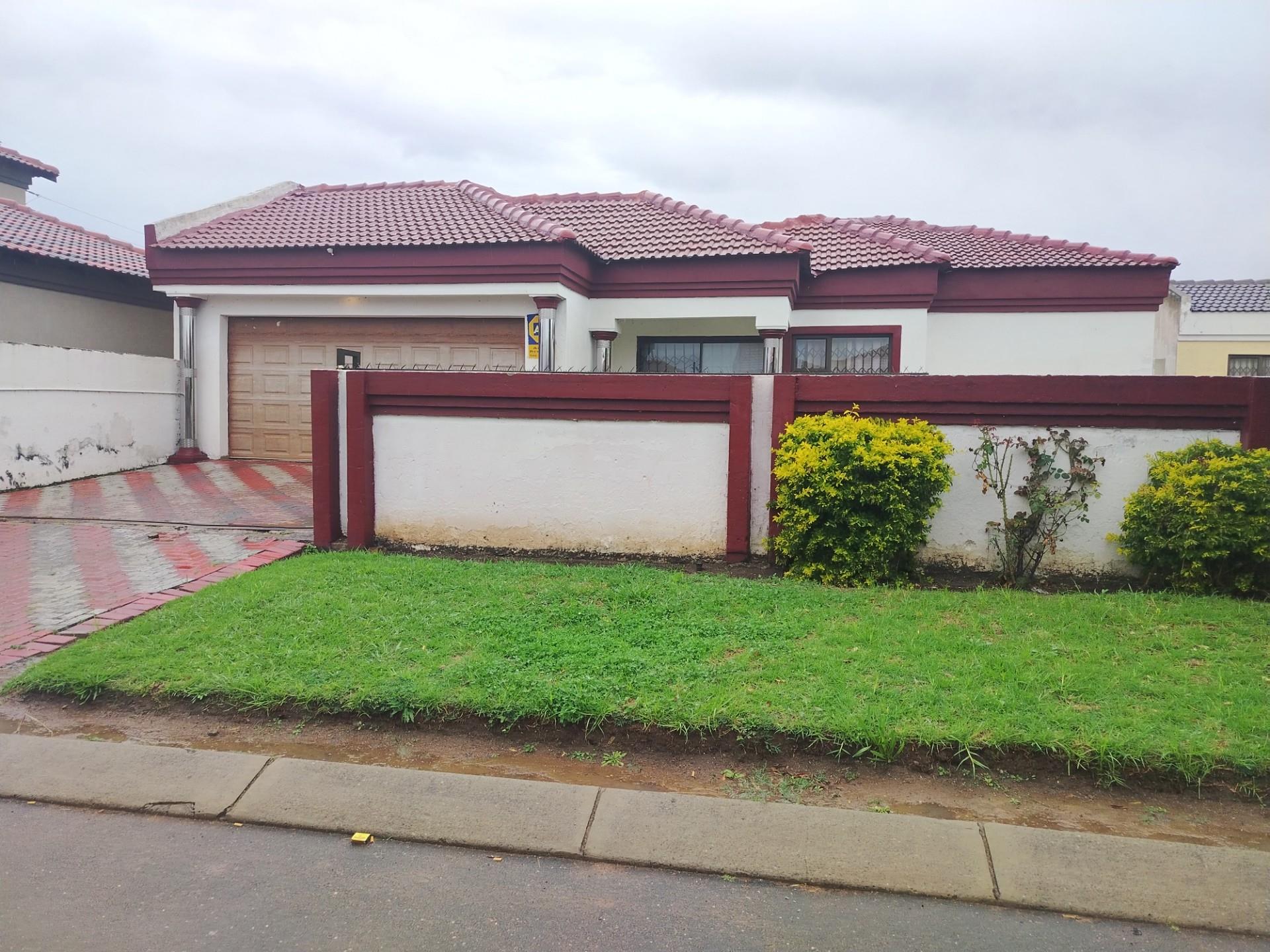 Three Bedroom House Golden Gardens