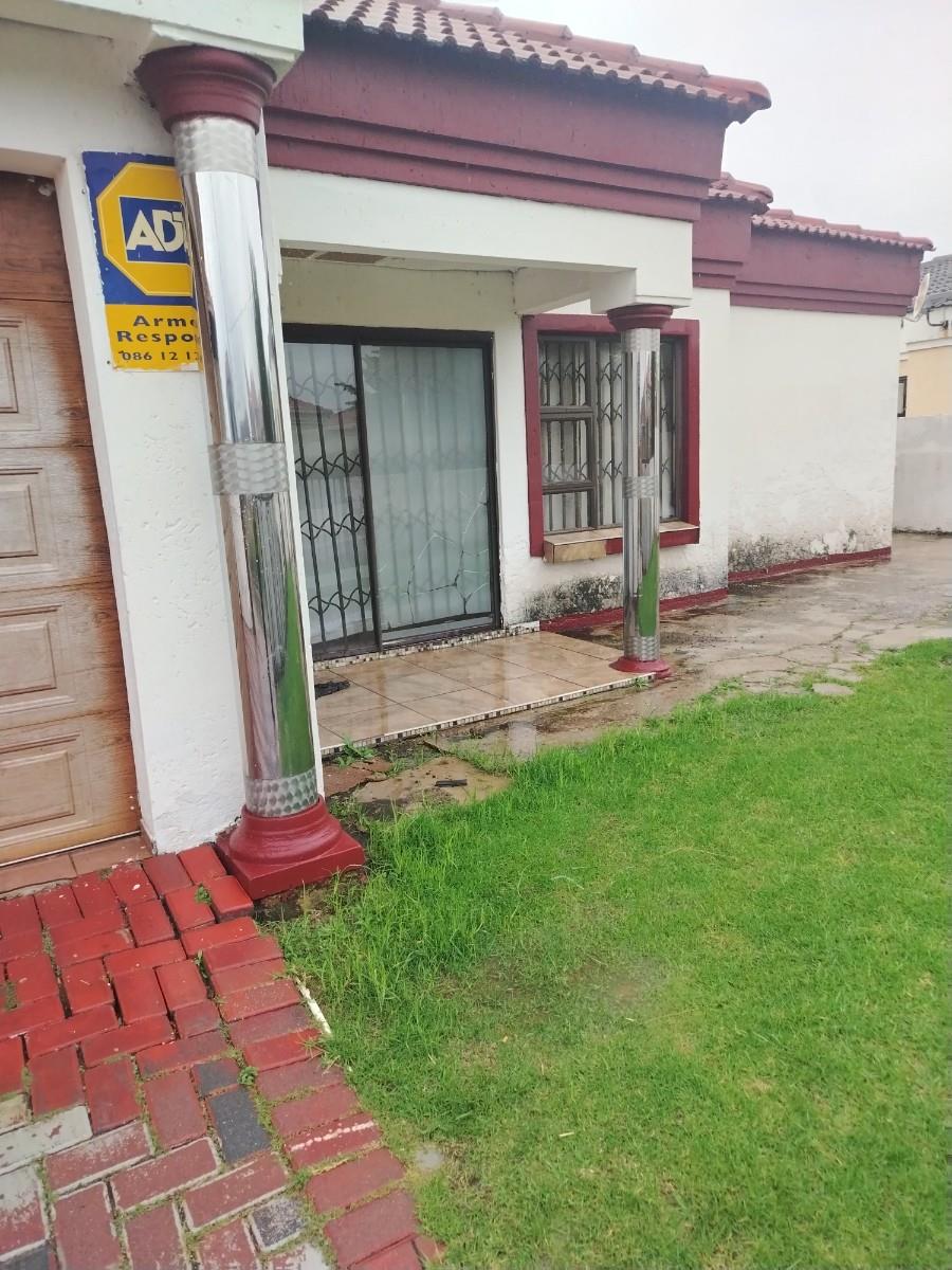 Three Bedroom House Golden Gardens