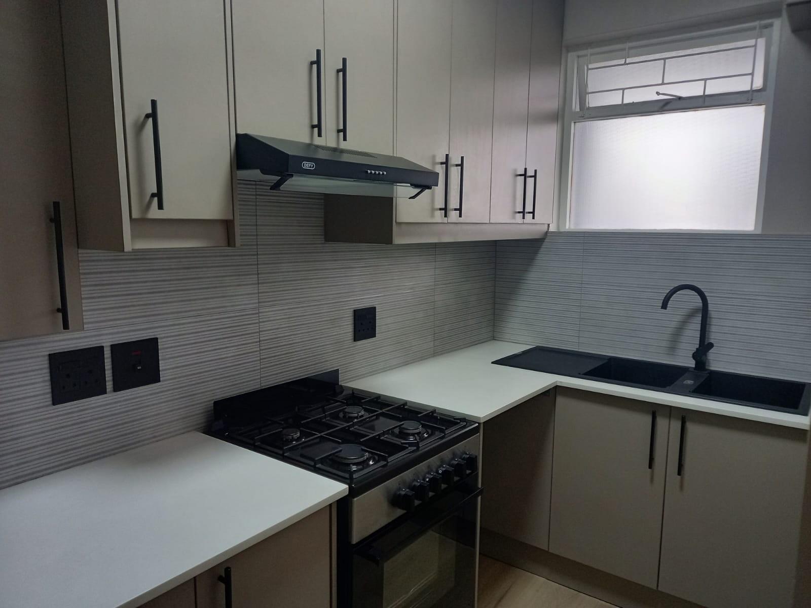 TO RENT - Mossel Bay Central - Lovely 2 Bedroom Flat with Sea and Town Views