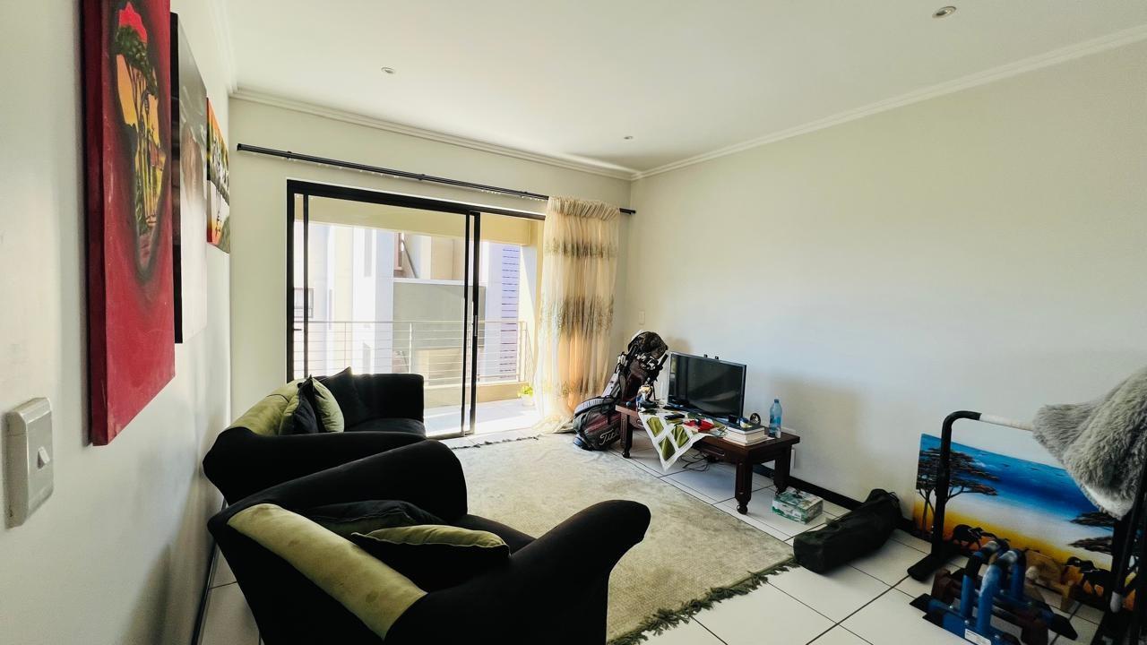 Apartment For Sale in Lonehill, Sandton