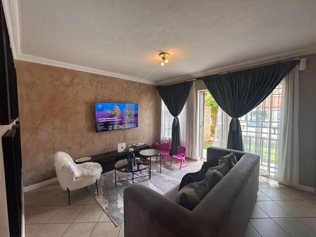 Townhouse For Sale in The Orchards, Akasia