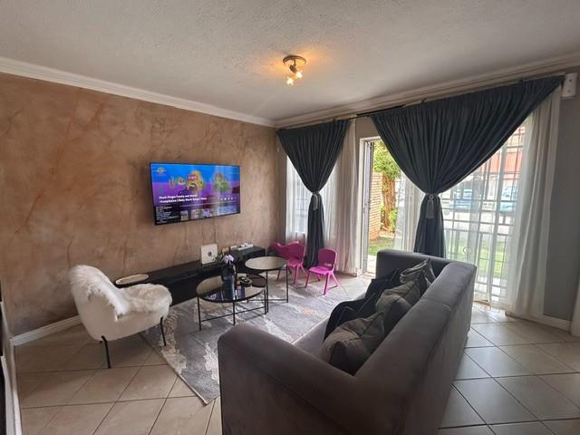 Townhouse For Sale in The Orchards, Akasia