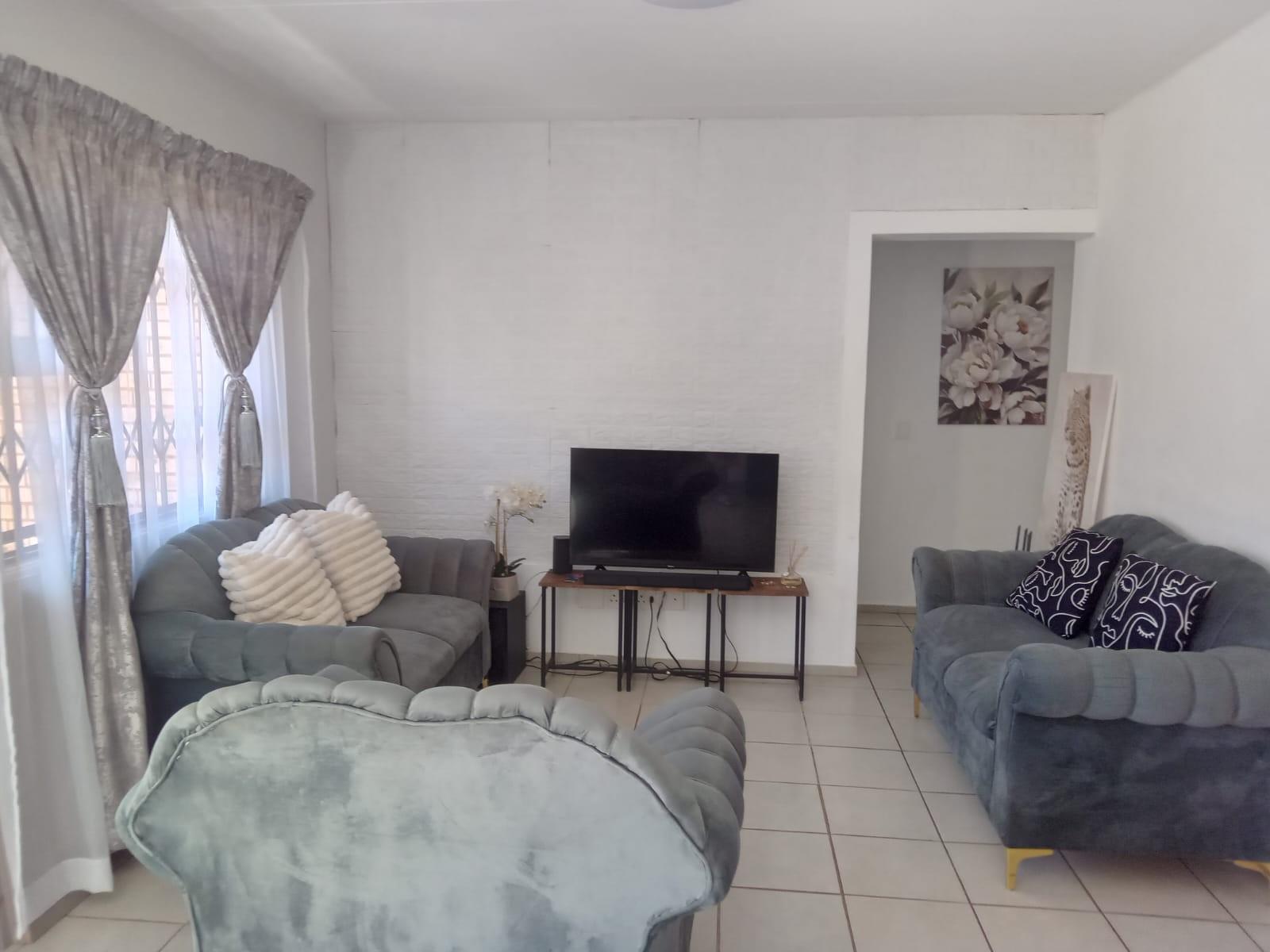 Modern townhouse for Sale in Villa Clari Estate, Prime Investment Opportunity in Pretoria North