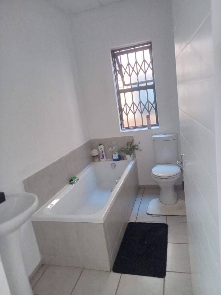 Modern townhouse for Sale in Villa Clari Estate, Prime Investment Opportunity in Pretoria North