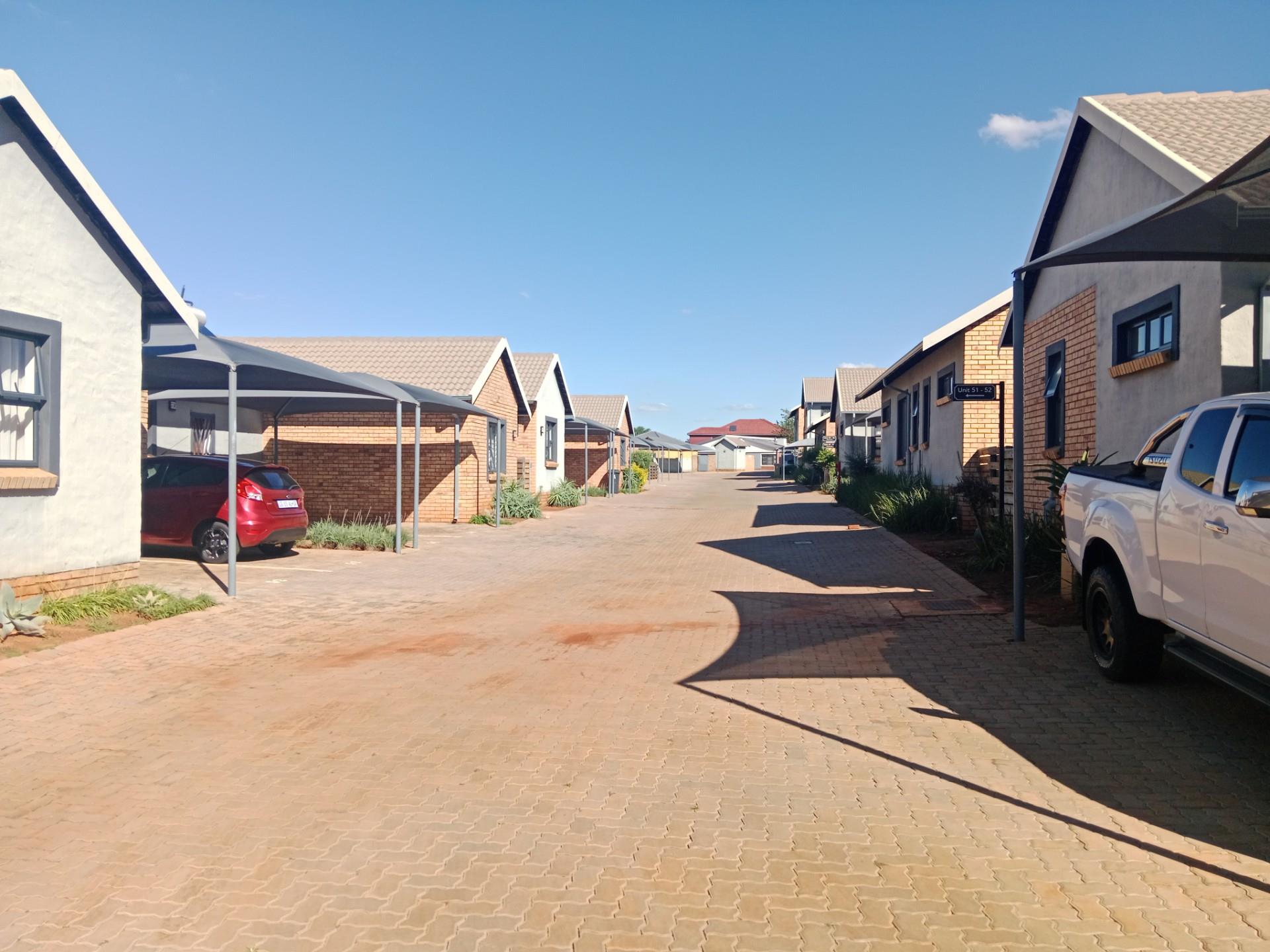 Modern townhouse for Sale in Villa Clari Estate, Prime Investment Opportunity in Pretoria North