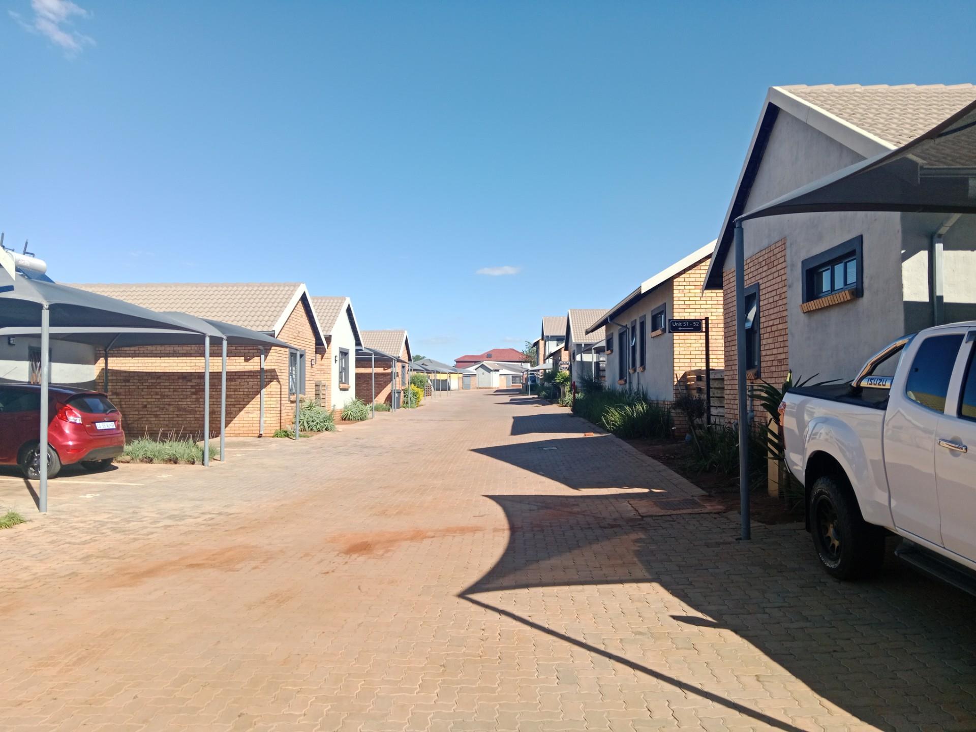 Modern townhouse for Sale in Villa Clari Estate, Prime Investment Opportunity in Pretoria North
