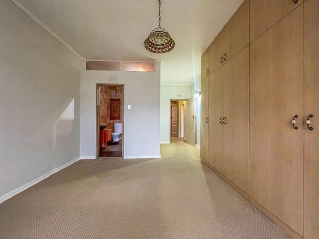 Great location: 2 bed 2 bath upstairs apartment