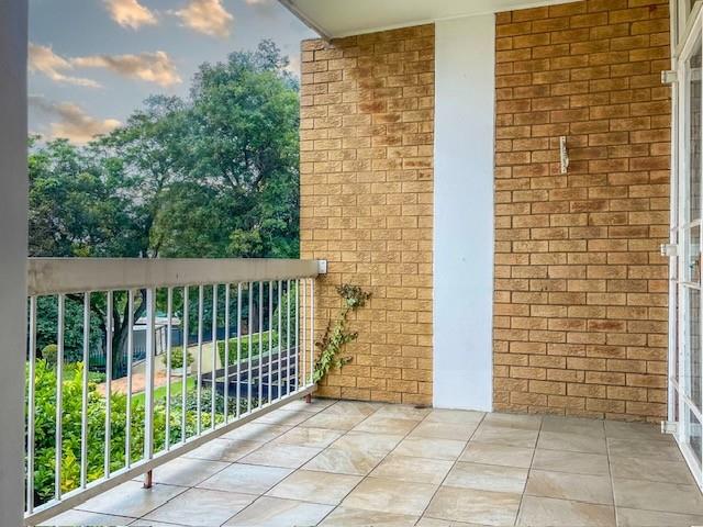 Great location: 2 bed 2 bath upstairs apartment