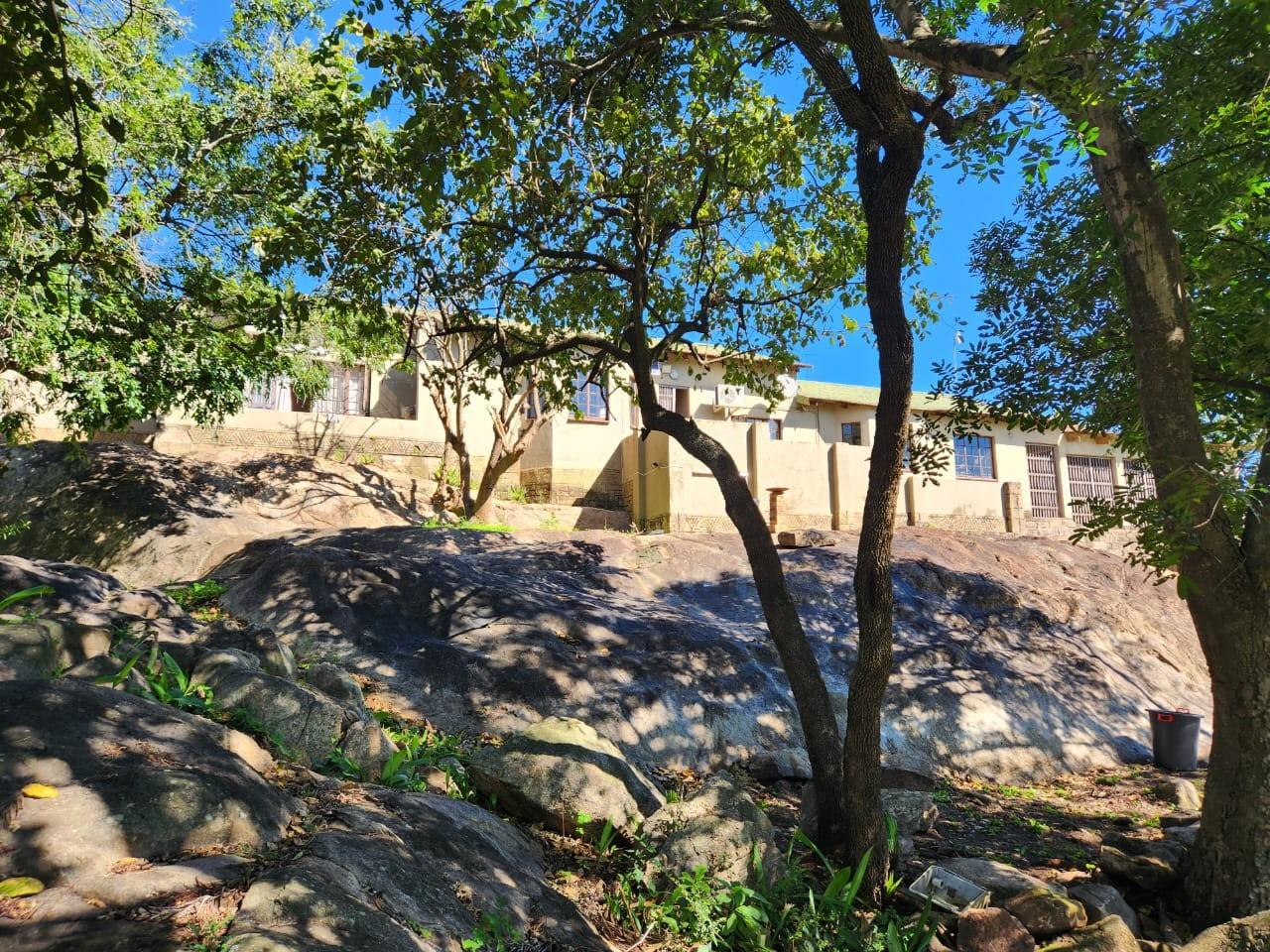 9ha next to N4 with easy entrance, Ideal for Transport (trucks) and Hospitality Industry.